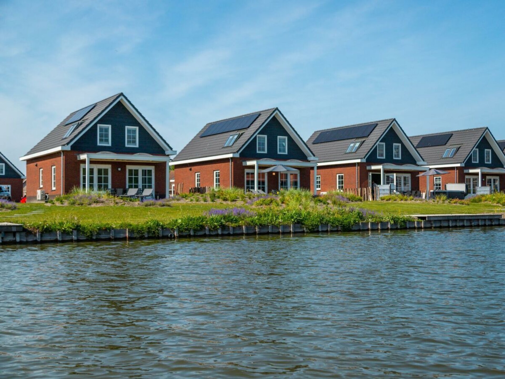 Duurzame waterwoning met jacuzzi en sauna in Medemblik voor 8 personen - foto 1