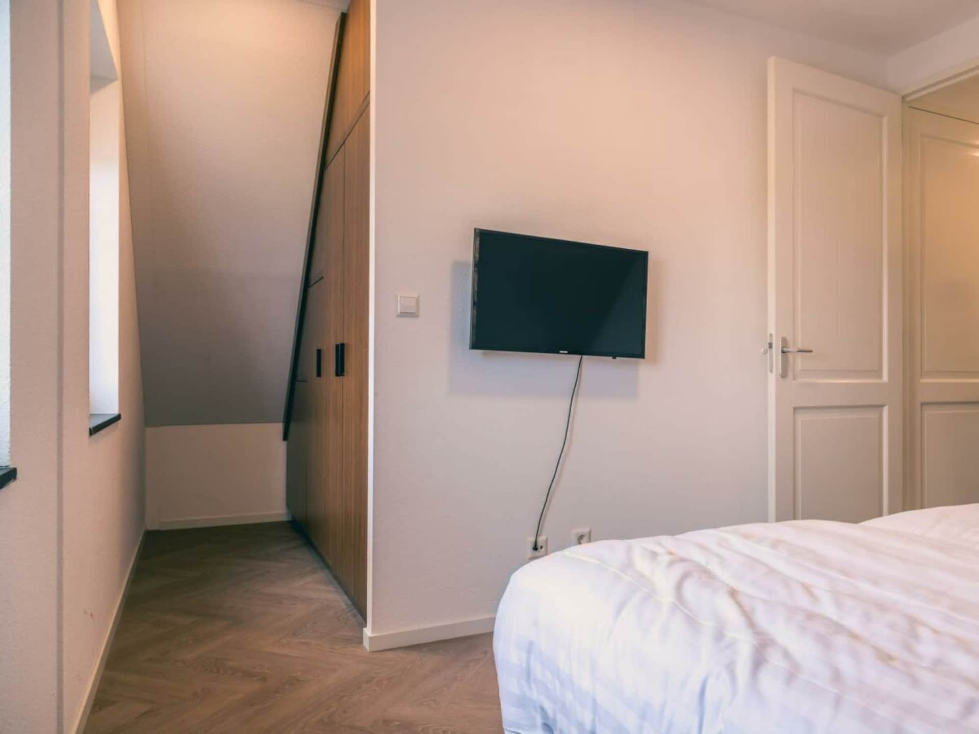 Duurzame waterwoning met jacuzzi en sauna in Medemblik voor 8 personen - foto 10