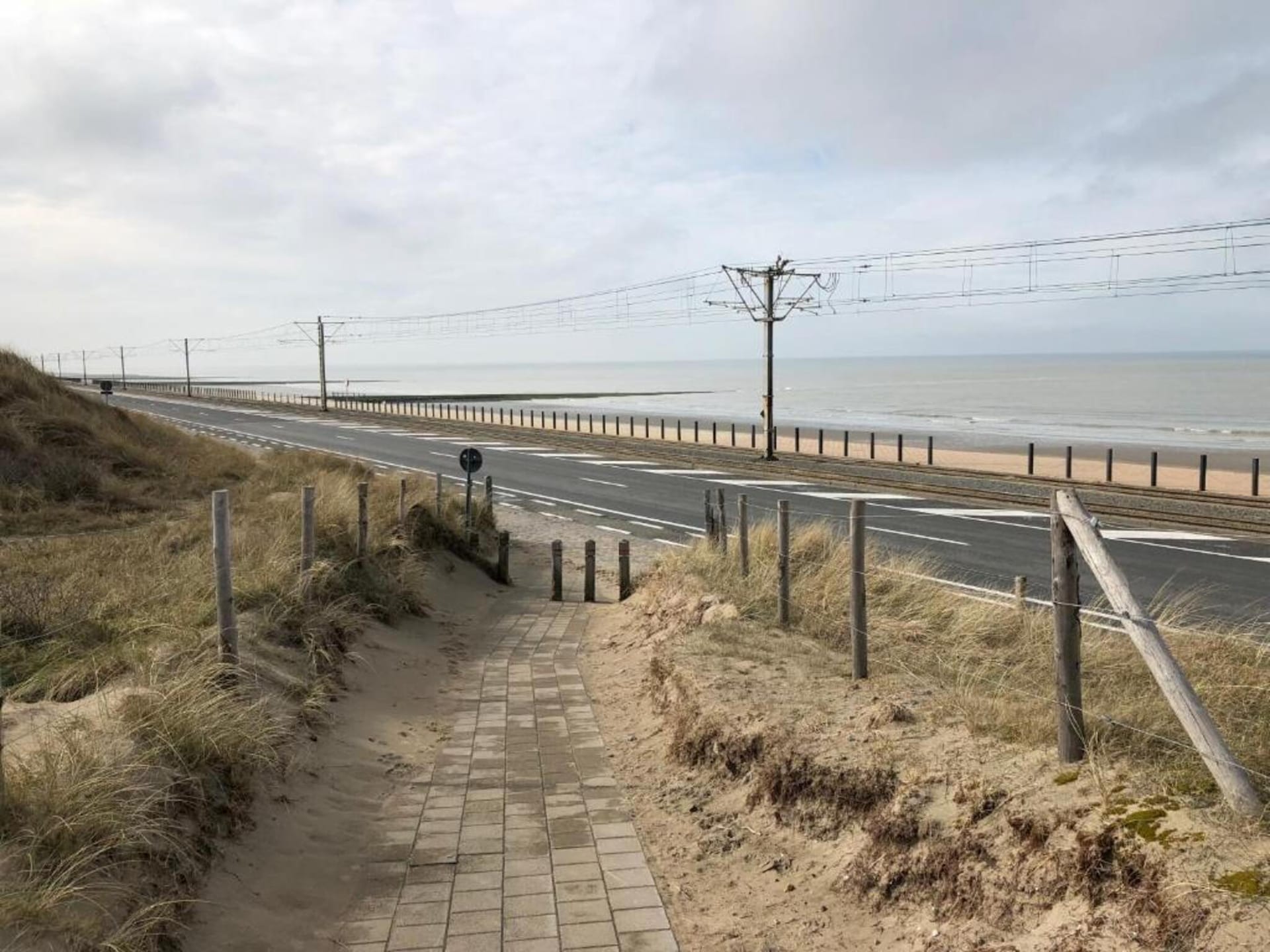 Lichte studio met zeezicht en terras in hartje Oostduinkerke - foto 17