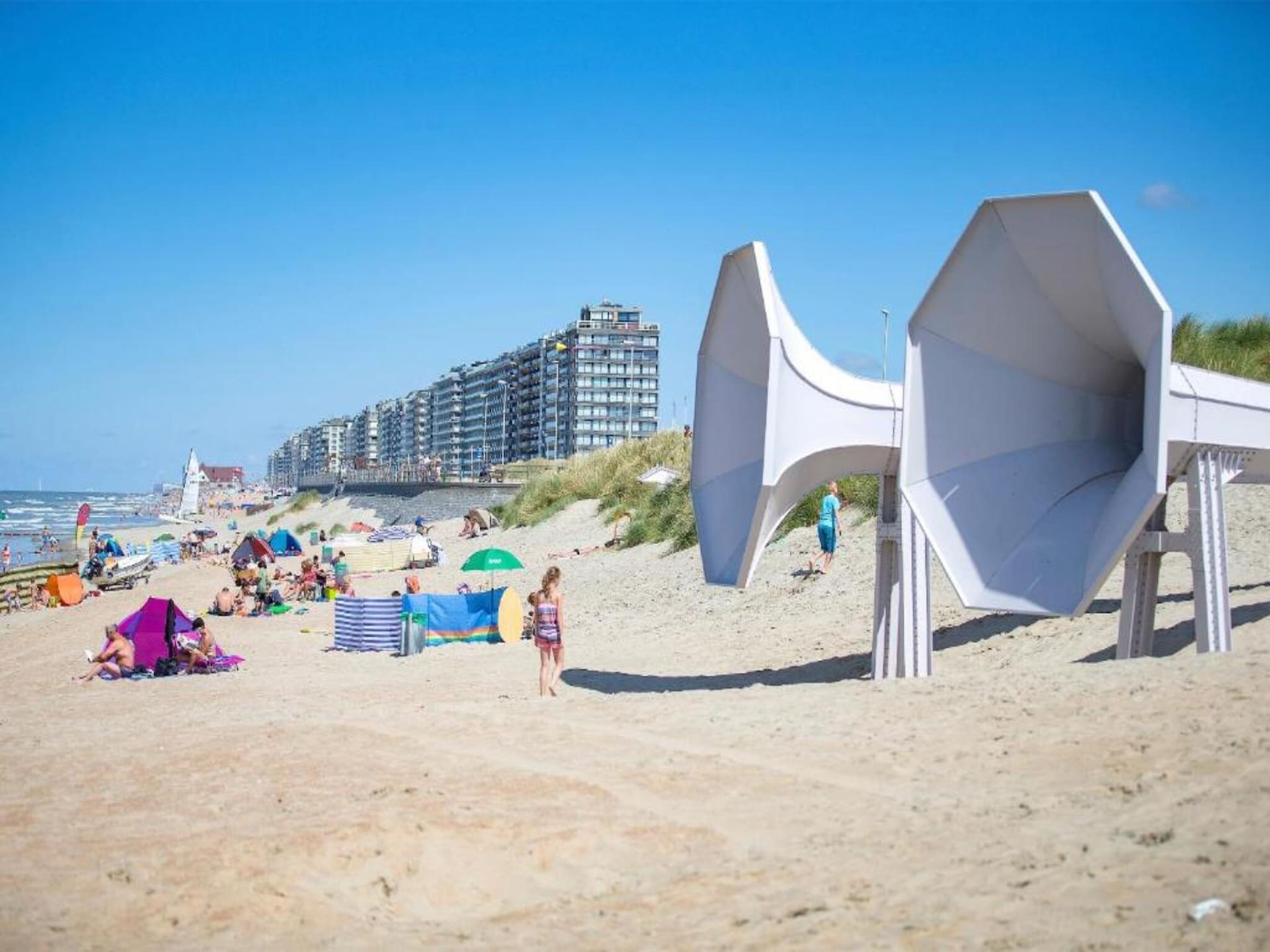 Lichte studio met zeezicht en terras in hartje Oostduinkerke - foto 12