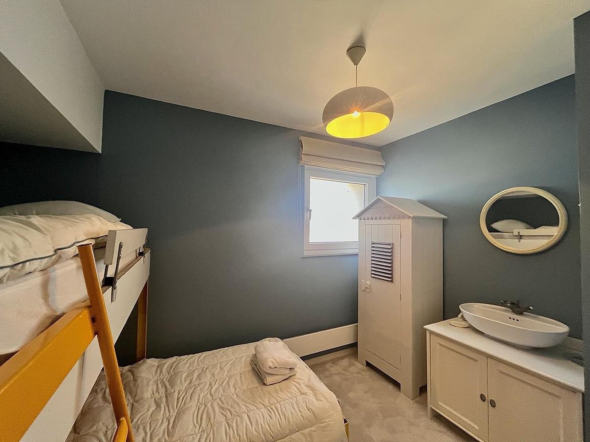 Ruim appartement met 4 slaapkamers en zeezicht direct aan de Zeedijk - foto 10