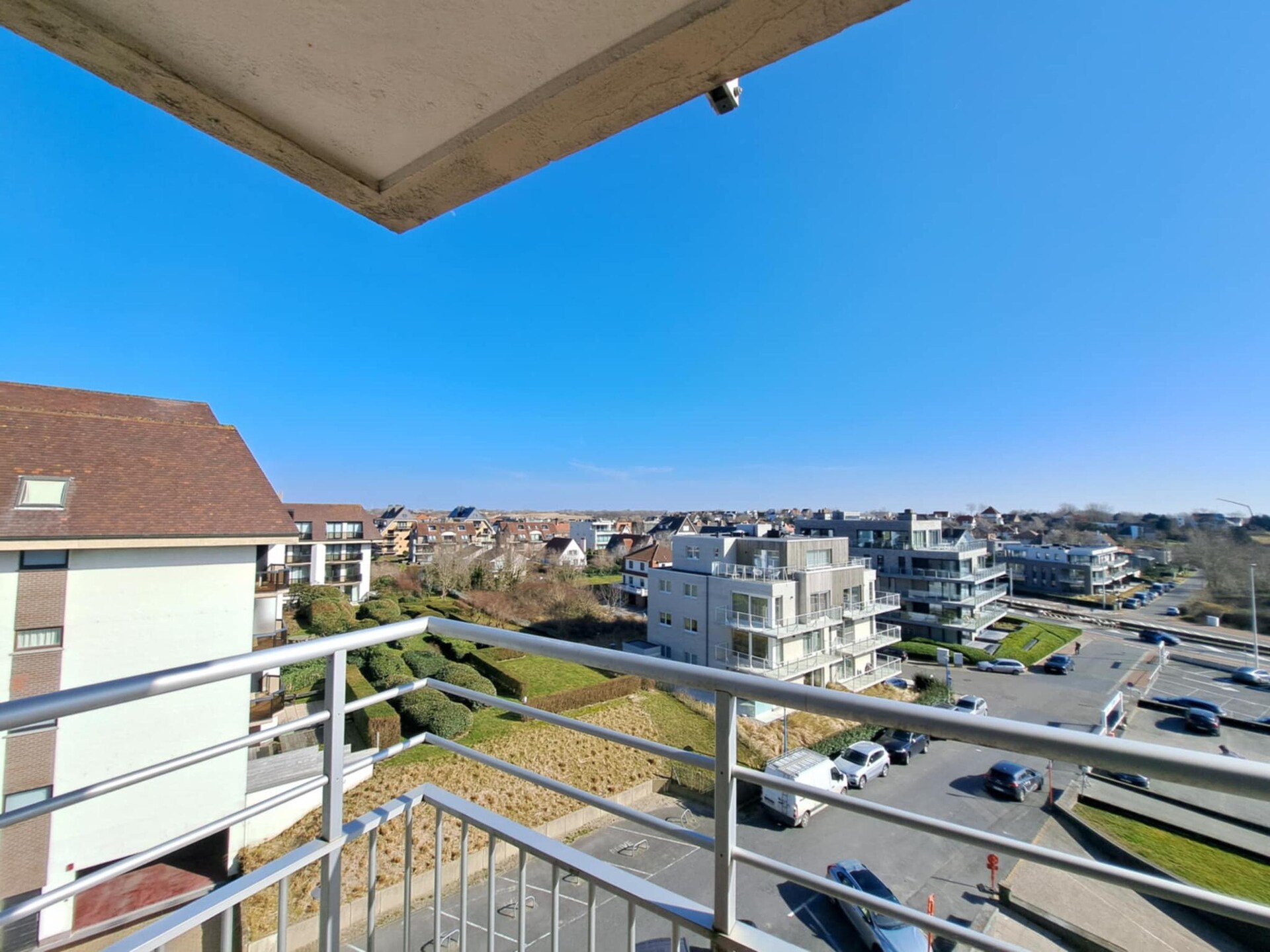 Ruim appartement met 4 slaapkamers en zeezicht direct aan de Zeedijk - foto 5