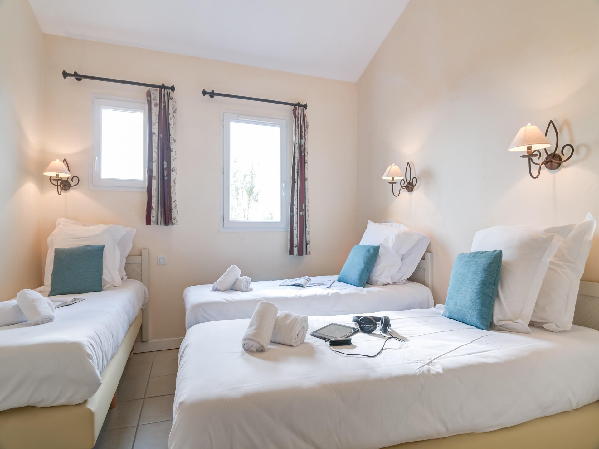 Licht duplex appartement met ruim terras in Grospierres - foto 3