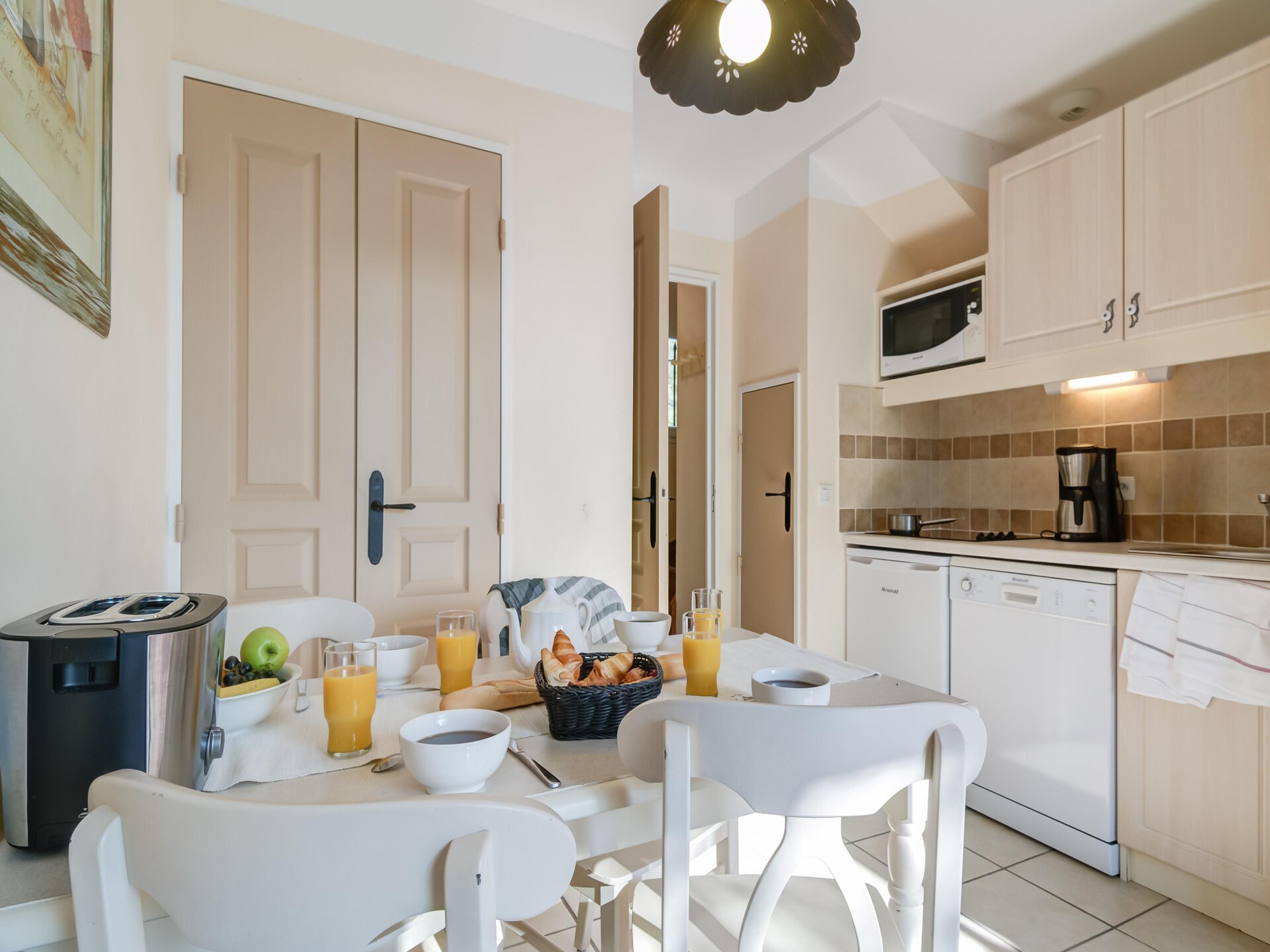 Licht duplex appartement met ruim terras in Grospierres - foto 4