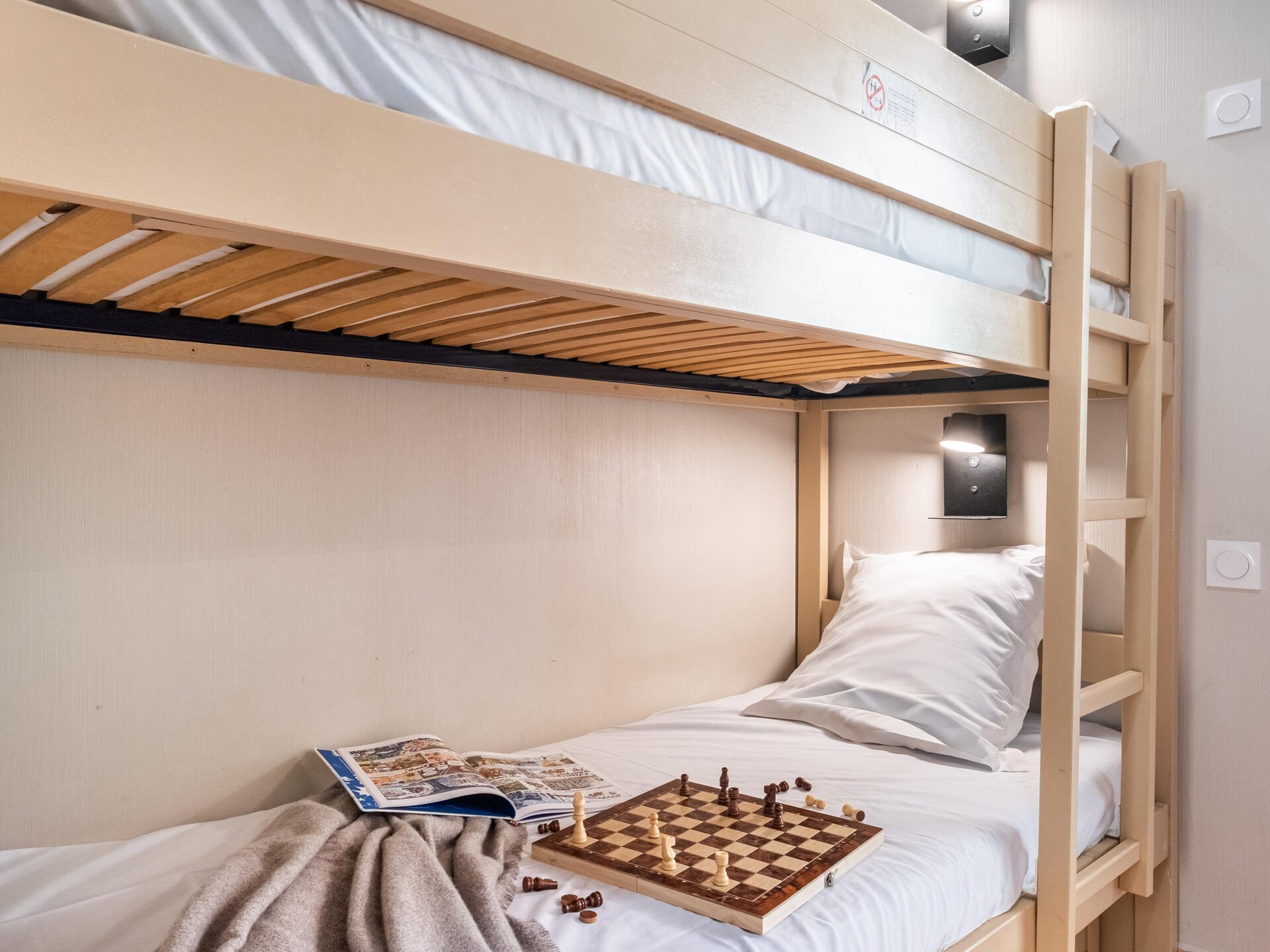 Gerenoveerd appartement met rivierzicht in Mandelieu - foto 11