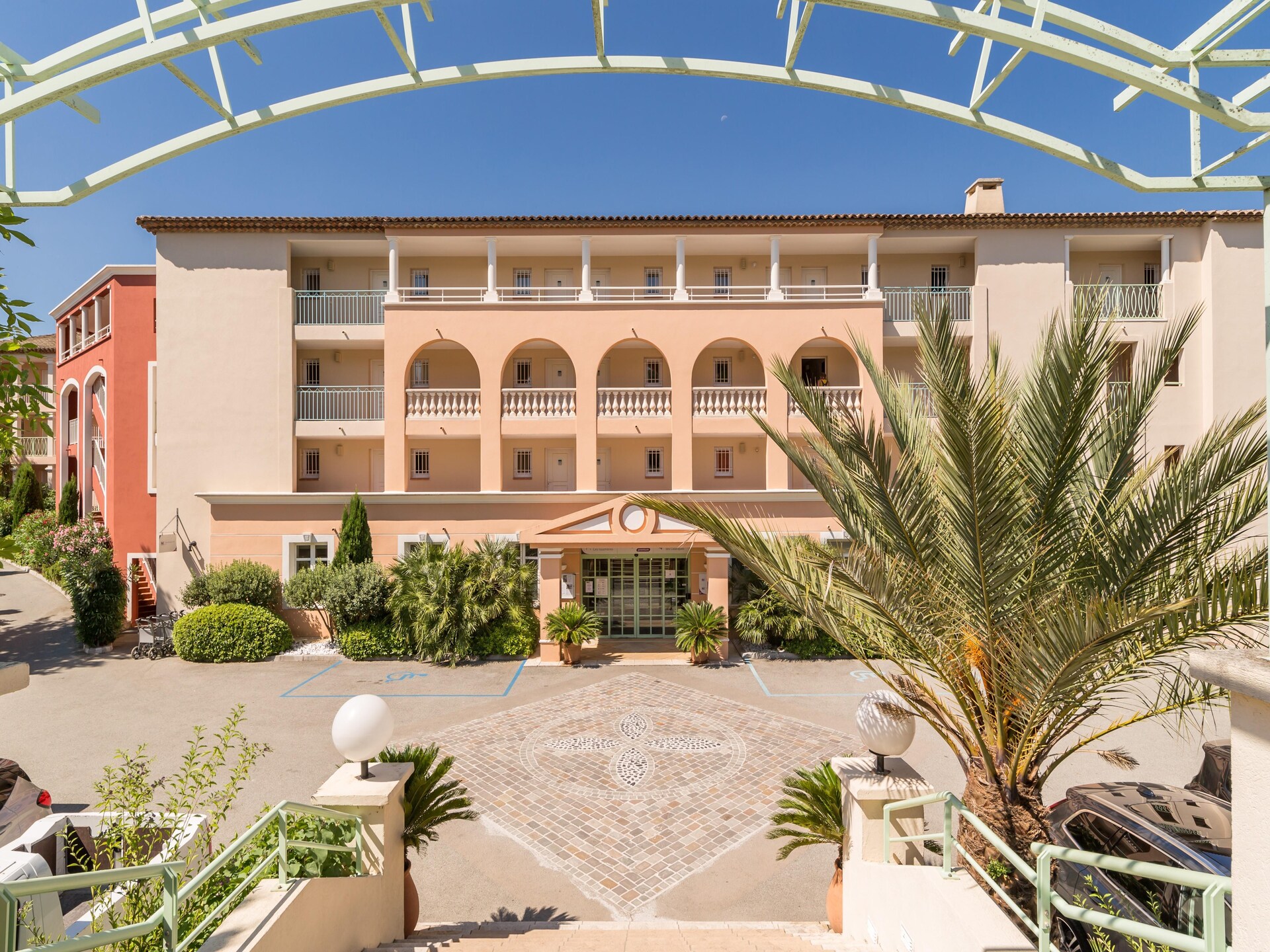 Luxe appartement voor 6 met zwembad en uitzicht op de Baai van Saint-Tropez - foto 5