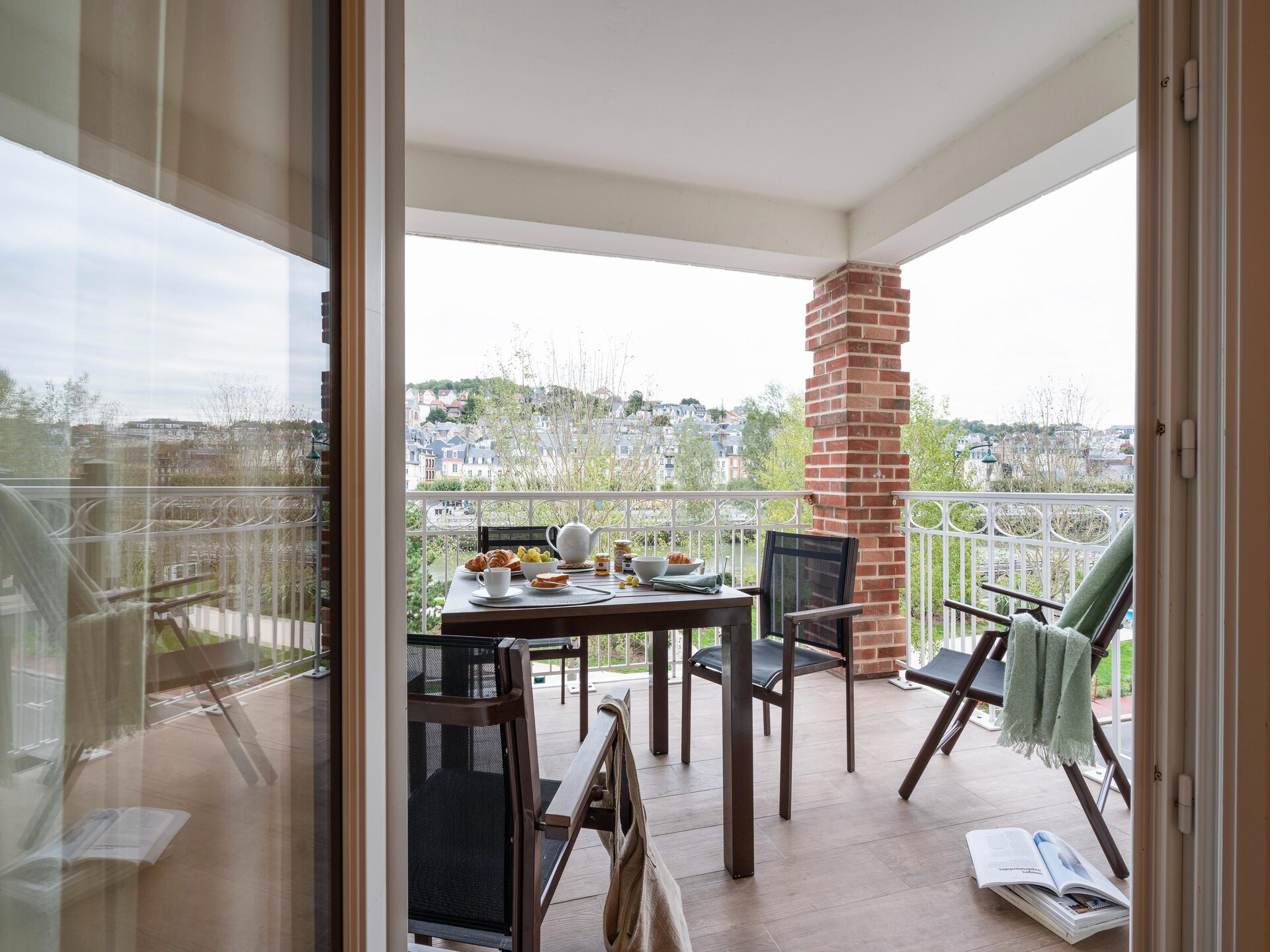 Stijlvol appartement aan de haven van Deauville met zwembad, spa & balkon - foto 15