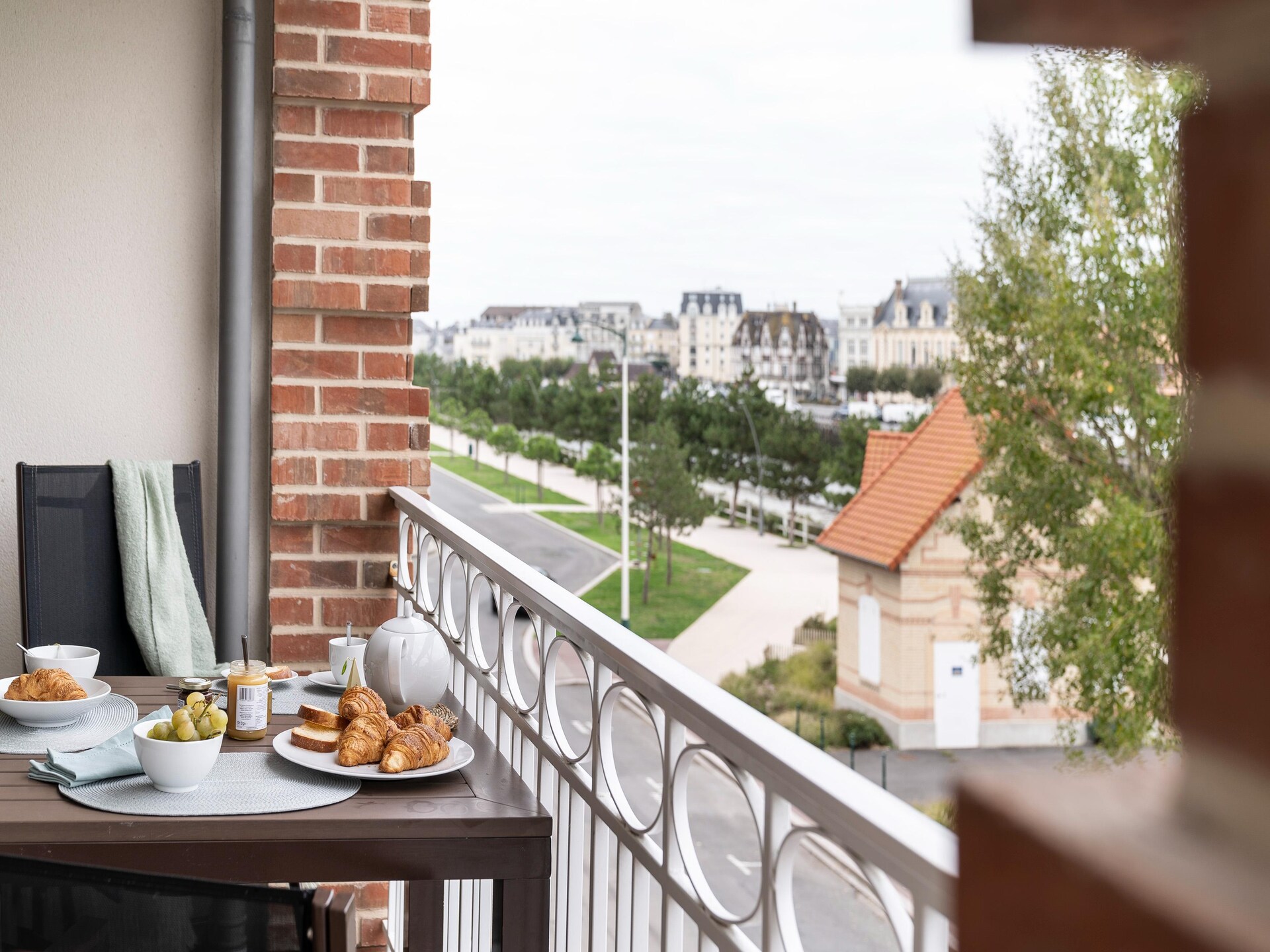 Stijlvol appartement aan de haven van Deauville met zwembad, spa & balkon - foto 17