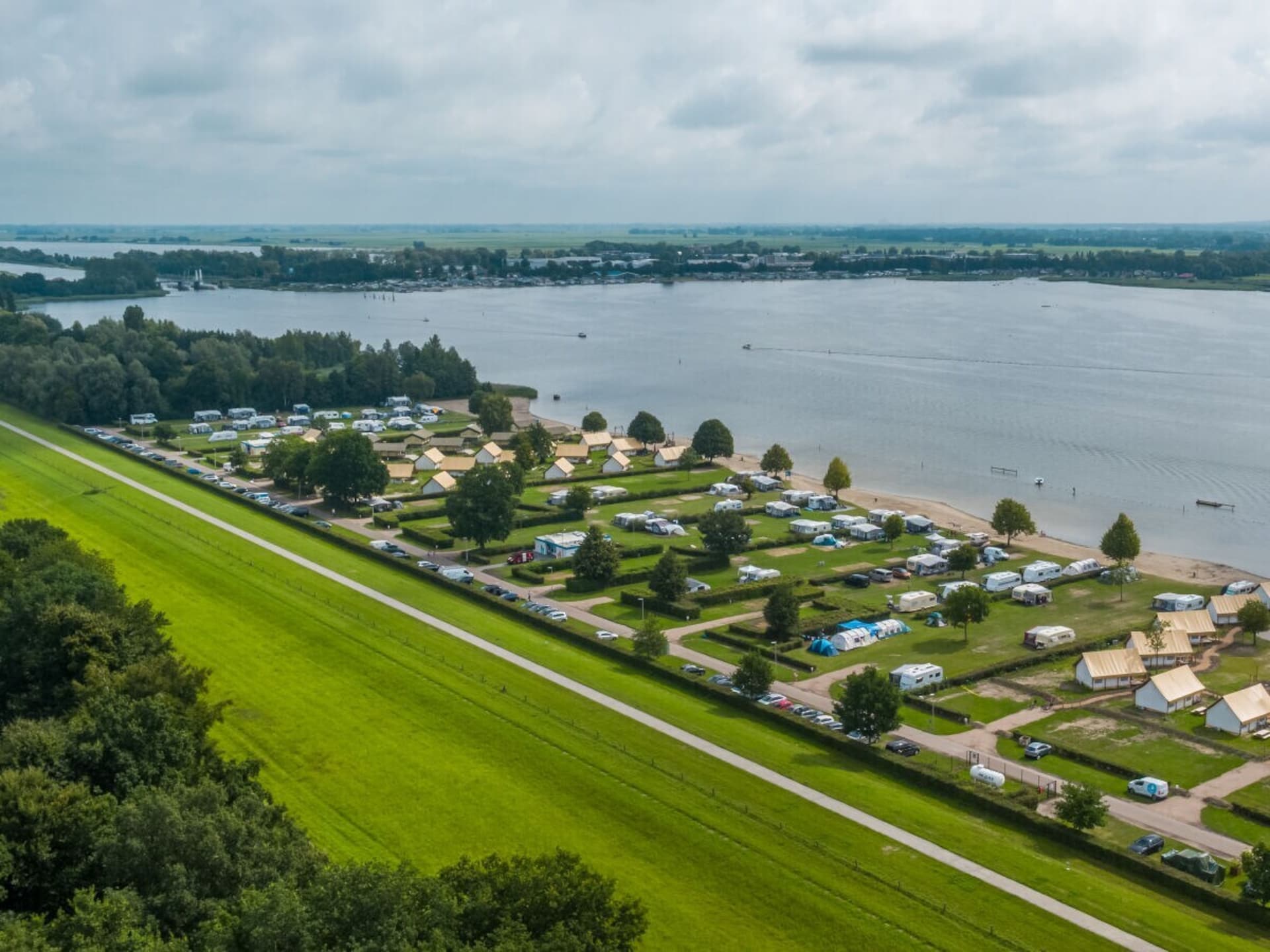 Stijlvol vakantiehuis in Biddinghuizen met uitzicht op het Veluwemeer - foto 4