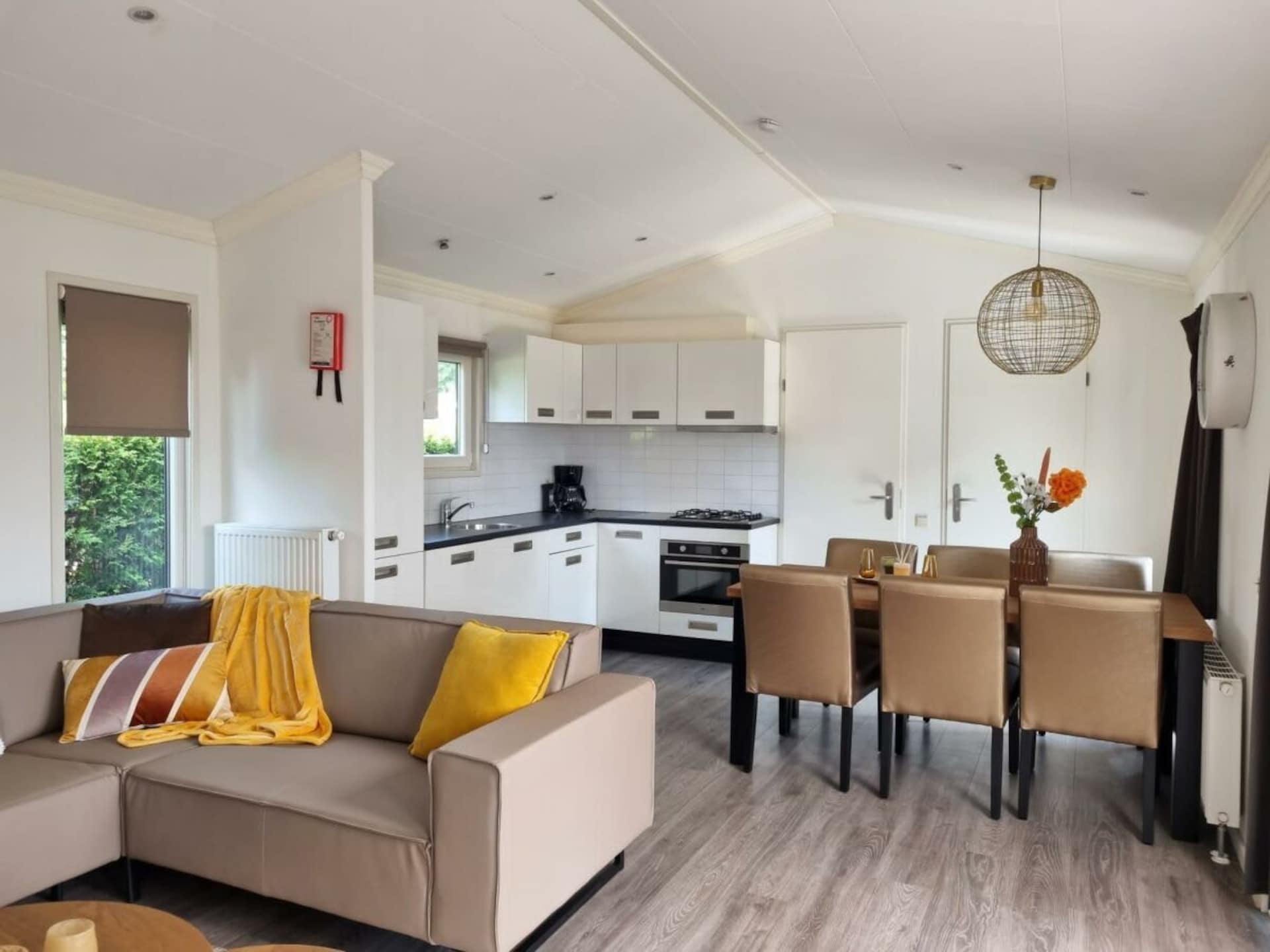 Gelijkvloers chalet voor 6 aan de rand van Dordrecht met terras - foto 2