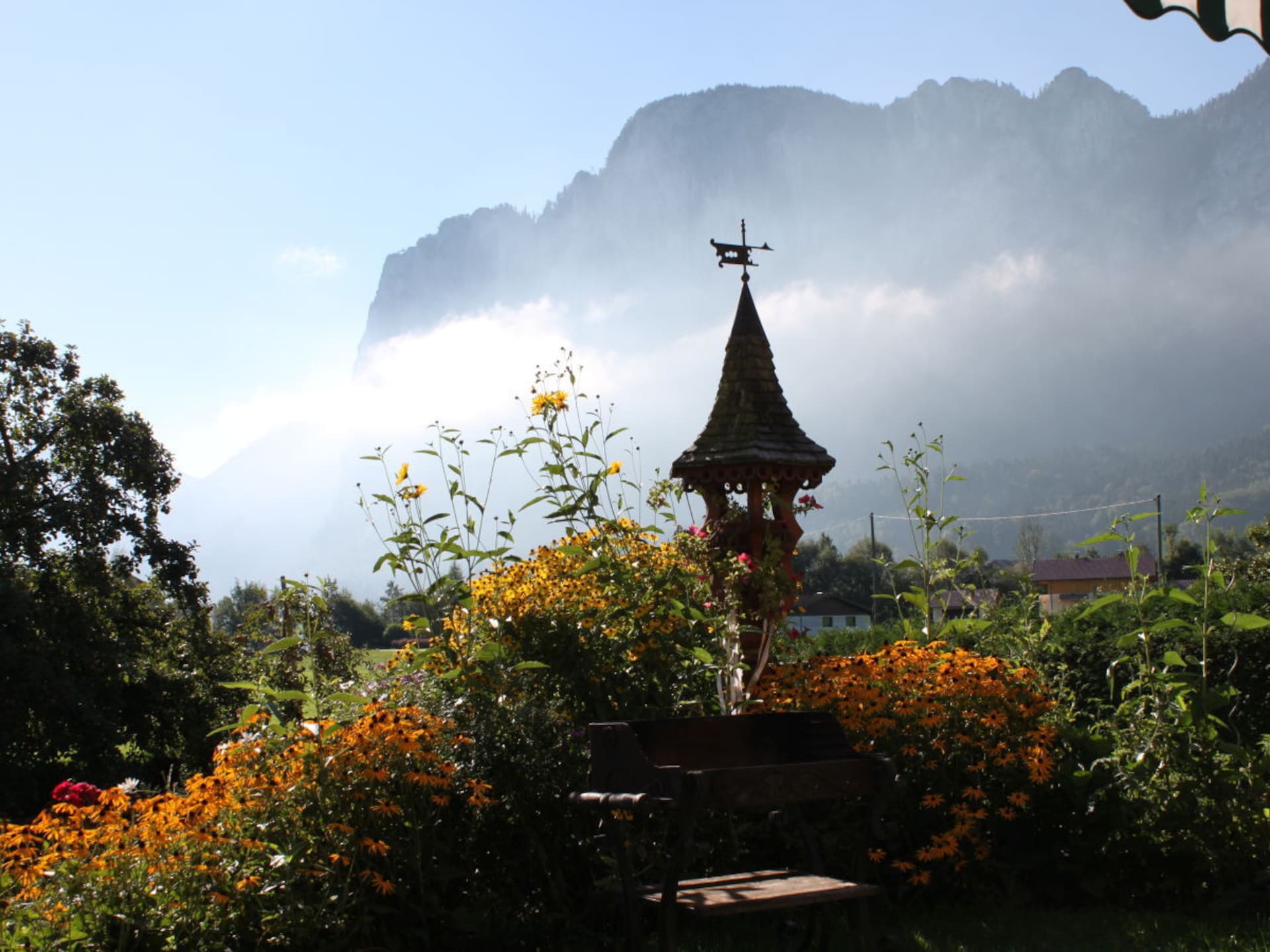Knus vakantiehuis met balkon, tuin en gratis zwembad bij Mondsee - foto 5