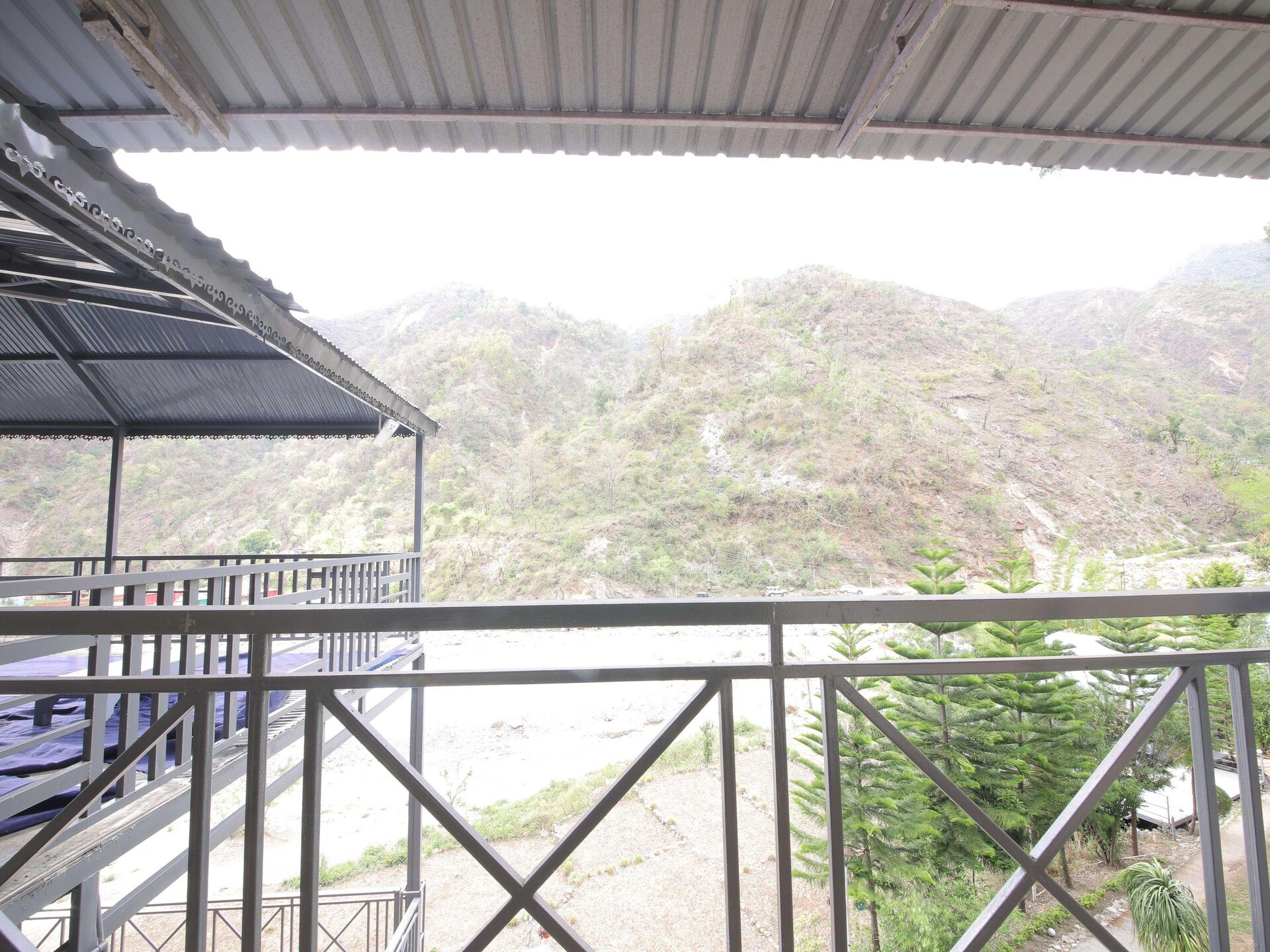 Knus vrijstaand verblijf voor 2 in Dehradun met airco en WiFi - foto 33