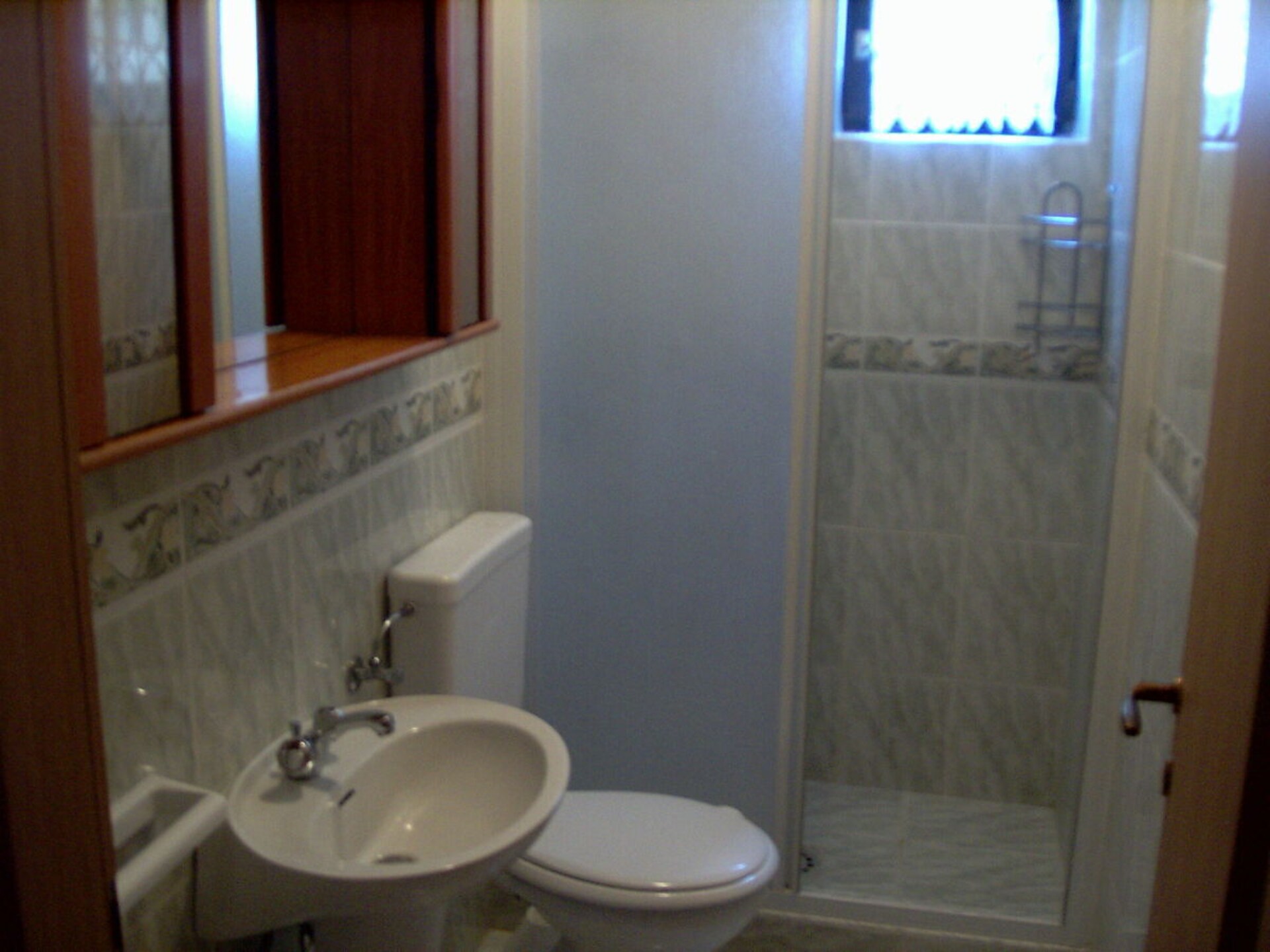 4-persoons vakantiehuis in Novigrad met terras onder kiwiboom - foto 19