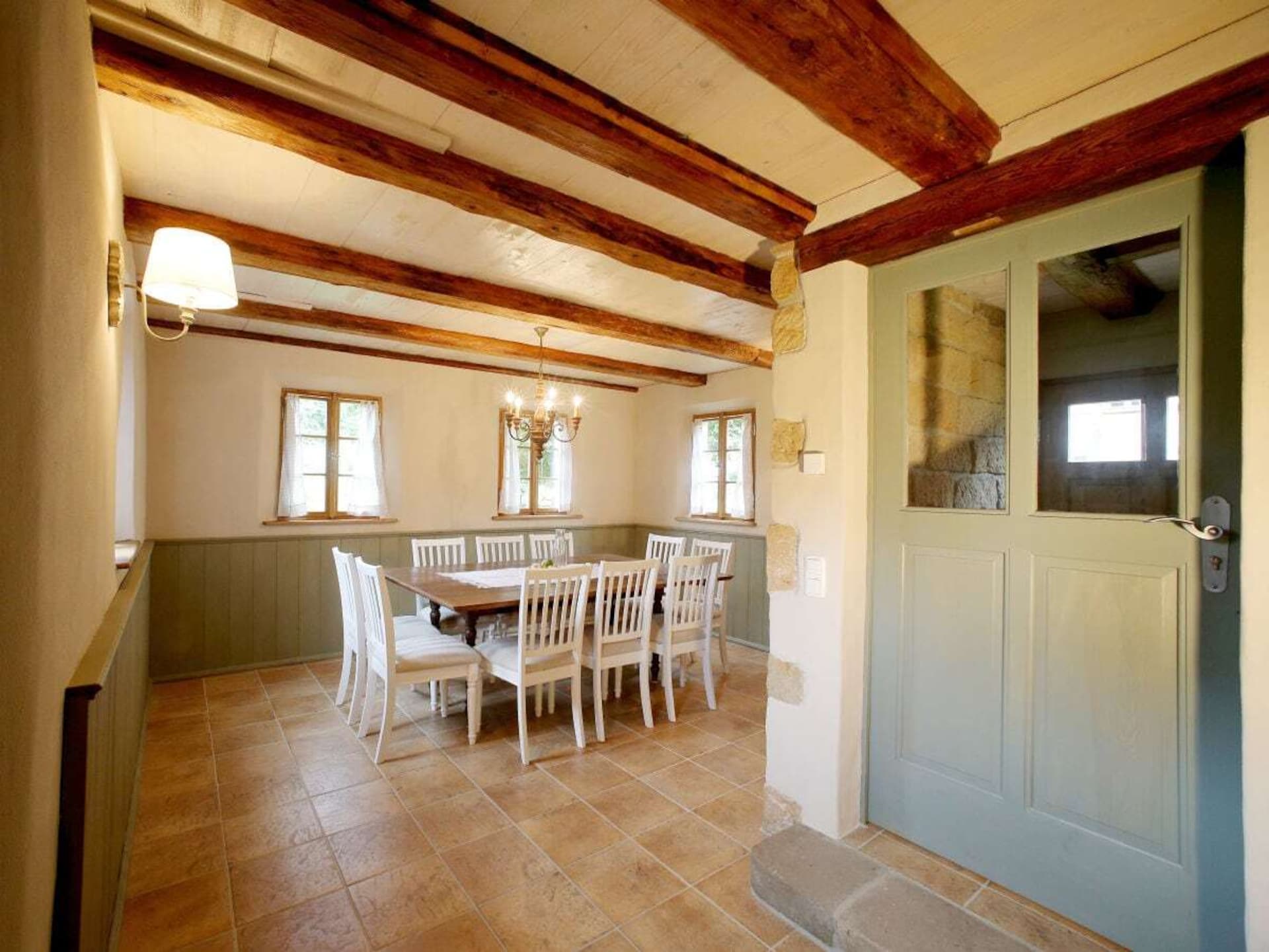 Monumentaal landhuis Lindenhof Graupa bij Pirna met paardenstallen - foto 8