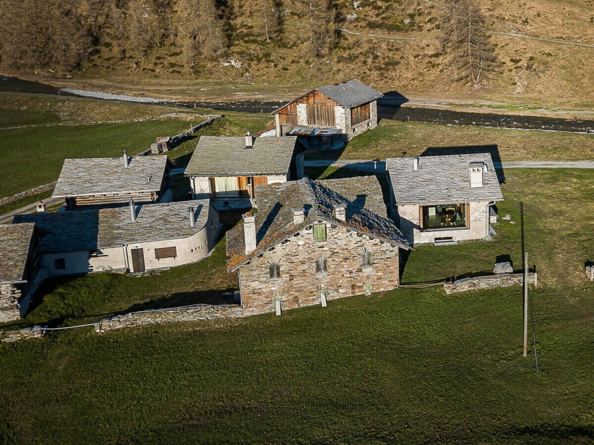 Chalet Isola in Maloja: 110m² rust met uitzicht op de Zwitserse bergen - foto 2