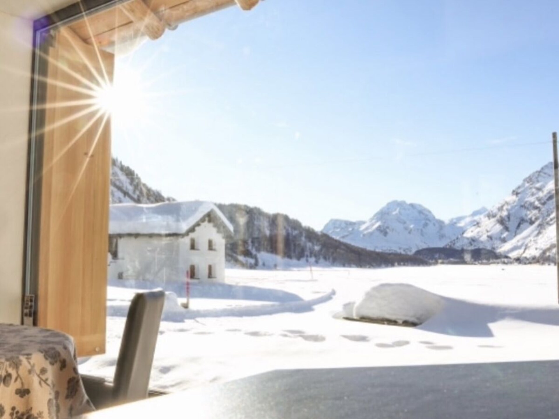 Chalet Isola in Maloja: 110m² rust met uitzicht op de Zwitserse bergen - foto 5
