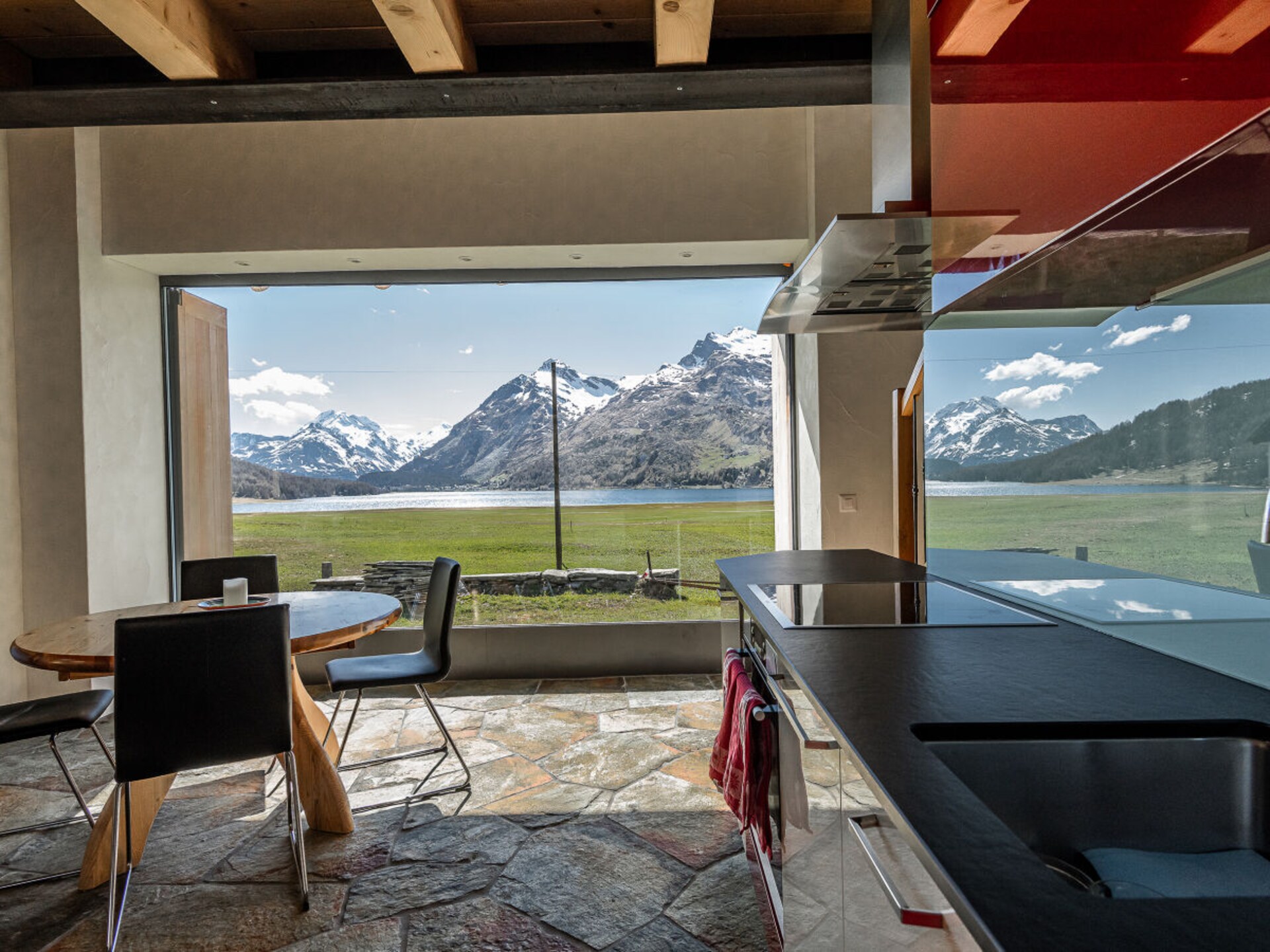 Chalet Isola in Maloja: 110m² rust met uitzicht op de Zwitserse bergen - foto 7