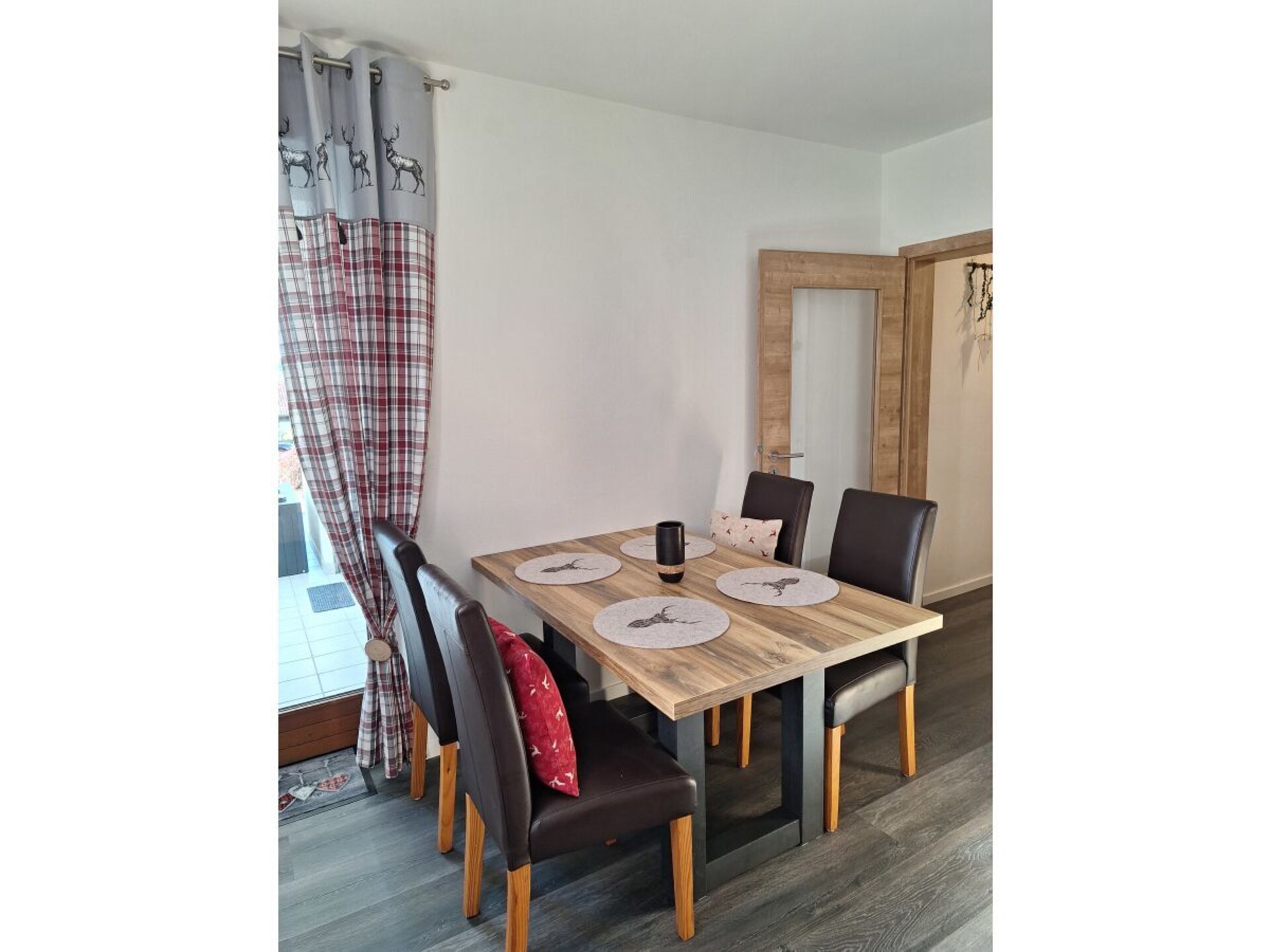 Gerenoveerd vakantiehuis aan de bosrand nabij skilift - foto 10