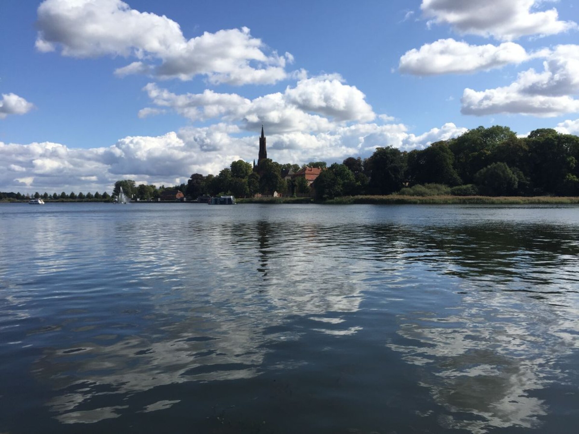 Sfeervol vakantiehuis in Malchow met uitzicht op het meer - foto 17