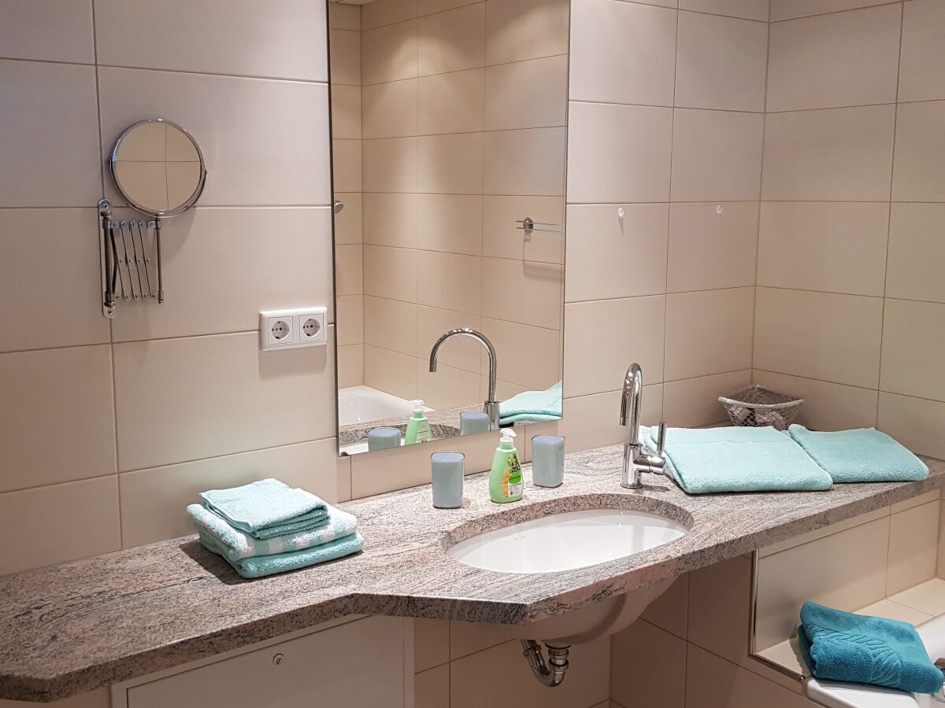 Rustiek appartement aan de bosrand in Friedenweiler met wellnessbadkamer - foto 18