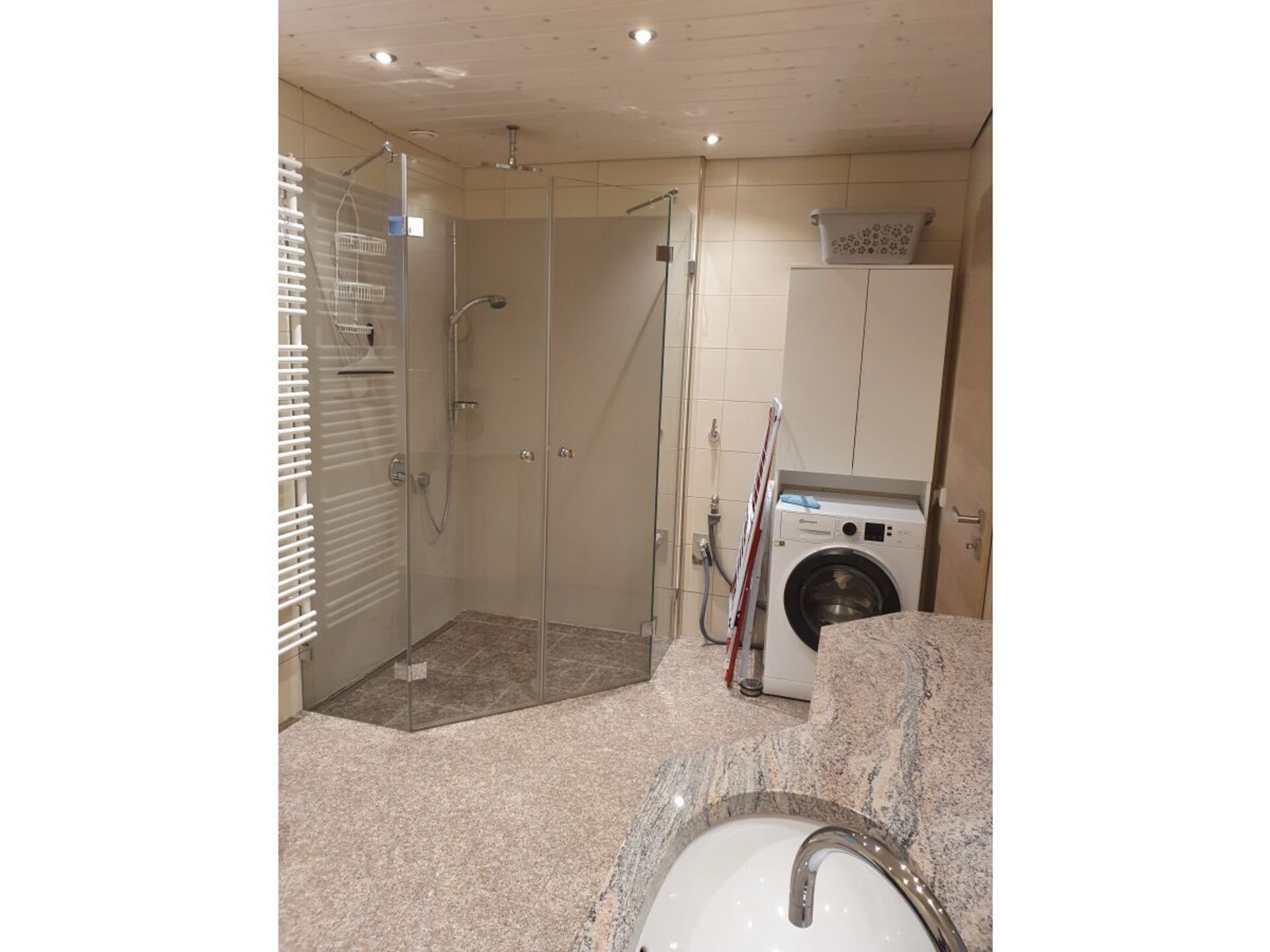 Rustiek appartement aan de bosrand in Friedenweiler met wellnessbadkamer - foto 19