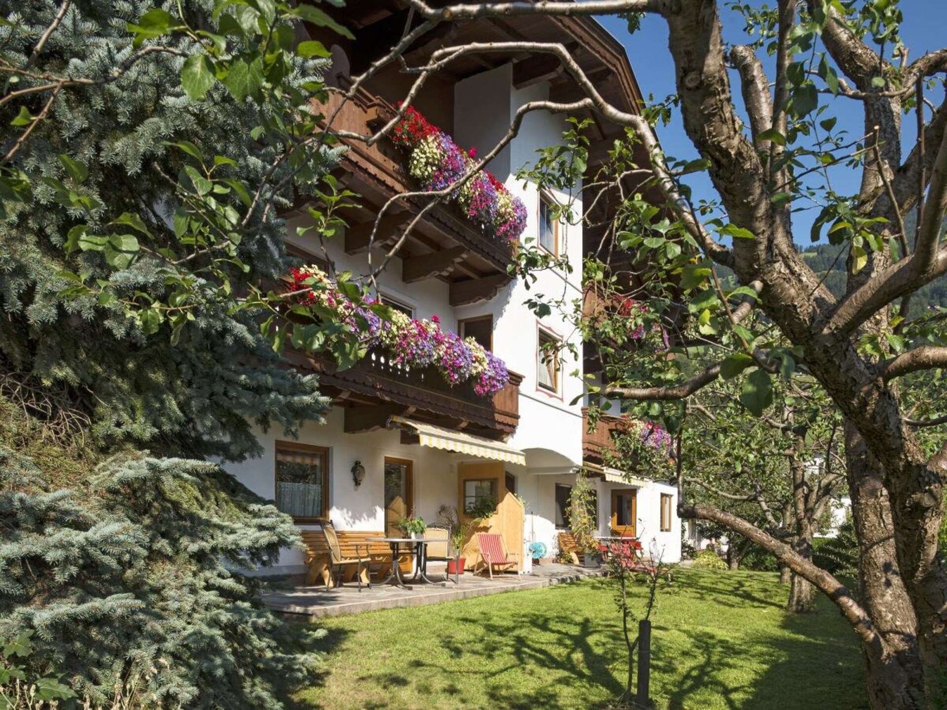 Ruim appartement met houtkachel en zuidwest-balkon in Ramsau im Zillertal - foto 2
