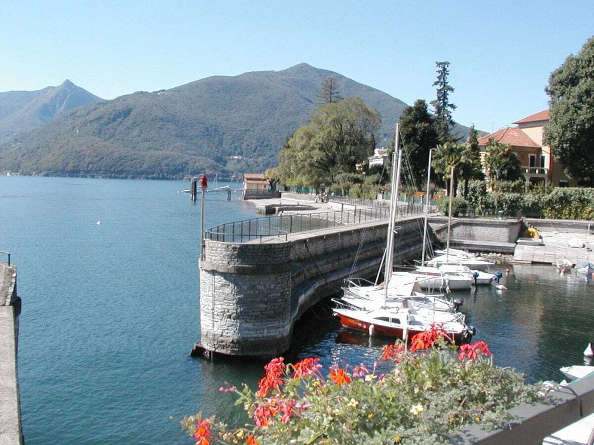 Vakantiehuis met panoramisch uitzicht op Lago Maggiore in Maccagno - foto 16