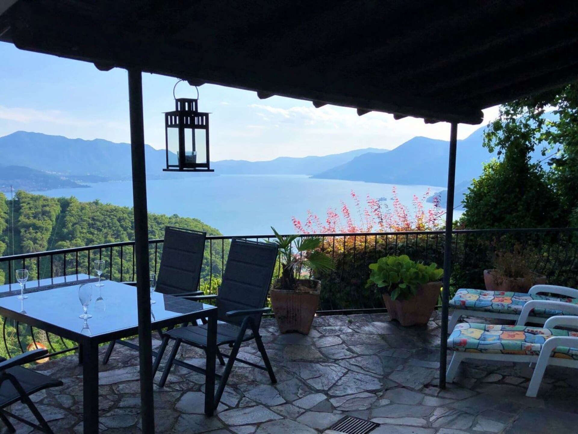 Vakantiehuis met panoramisch uitzicht op Lago Maggiore in Maccagno - foto 8