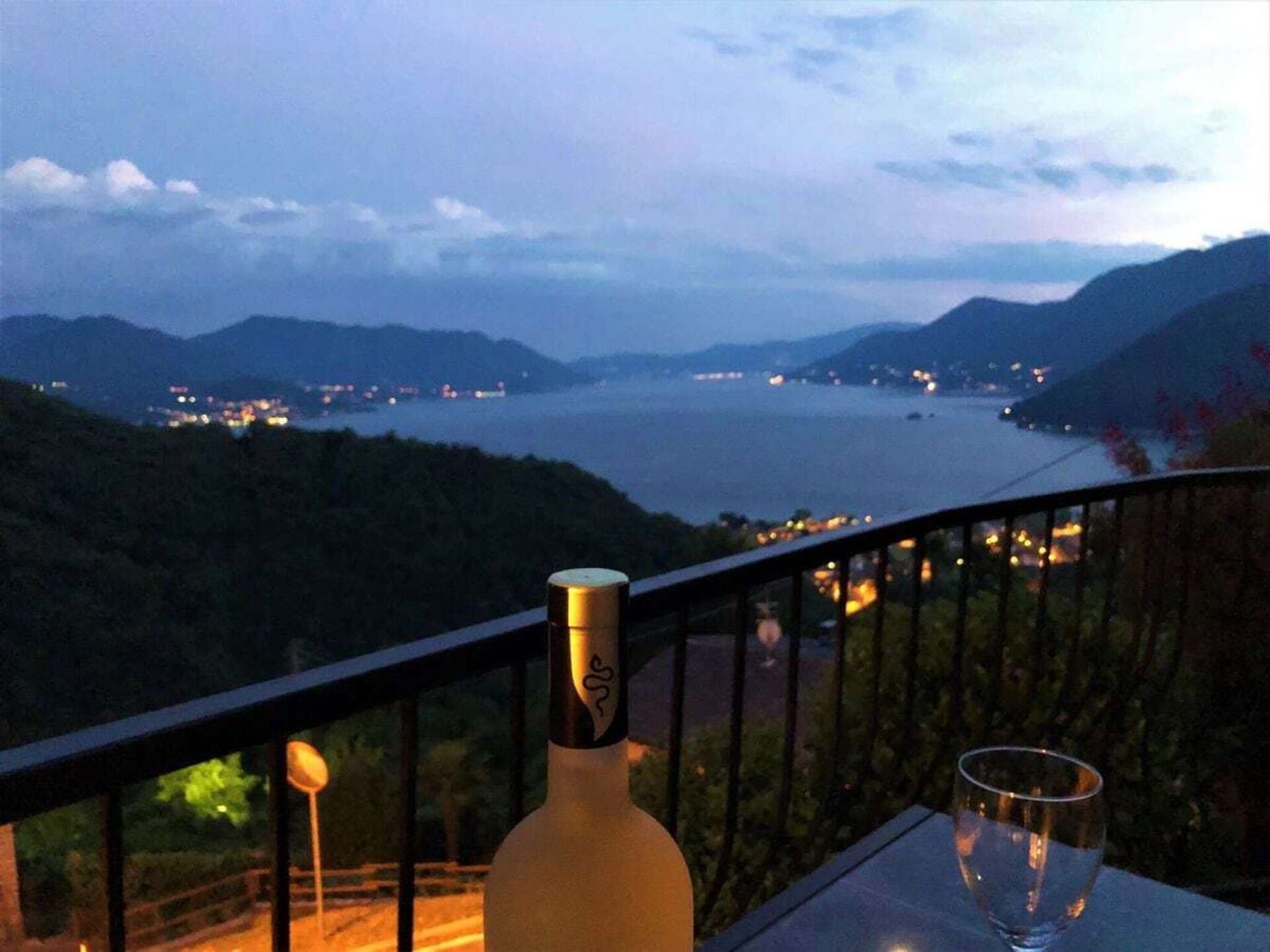 Vakantiehuis met panoramisch uitzicht op Lago Maggiore in Maccagno - foto 11