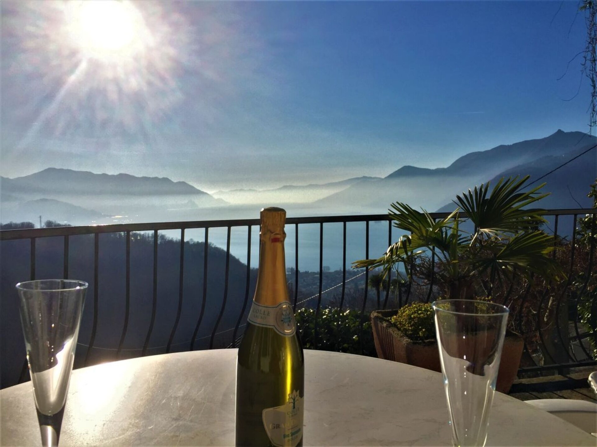 Vakantiehuis met panoramisch uitzicht op Lago Maggiore in Maccagno - foto 10