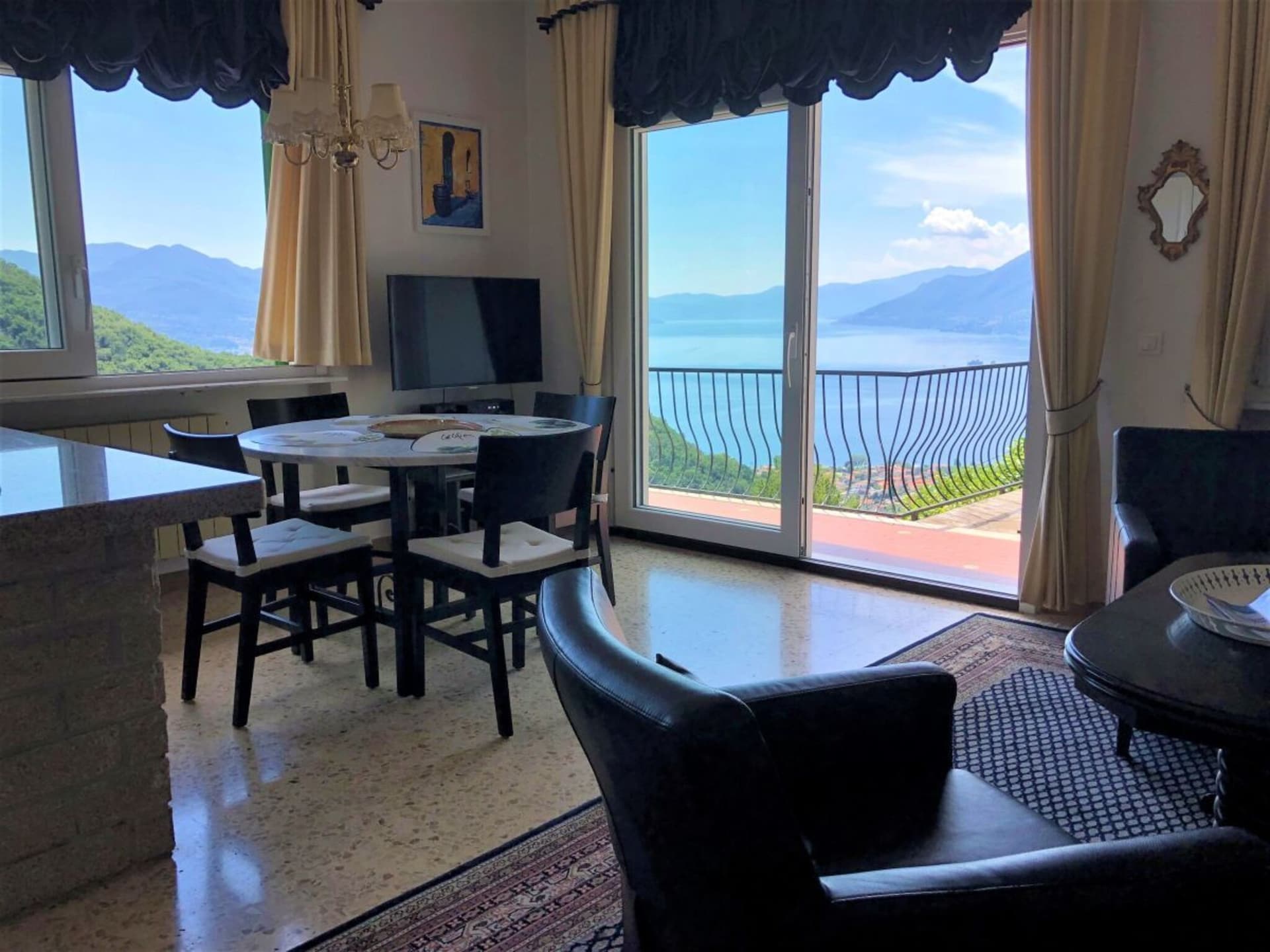 Vakantiehuis met panoramisch uitzicht op Lago Maggiore in Maccagno - foto 2
