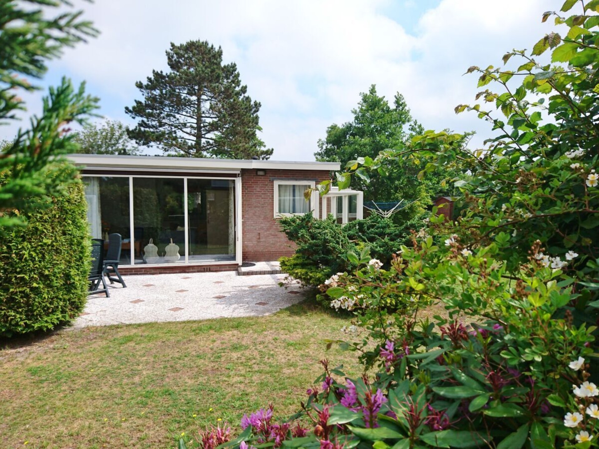 Bungalow Eureka 8: 65m² aan de duinrand met grote zonnige tuin, vlakbij strand - foto 3