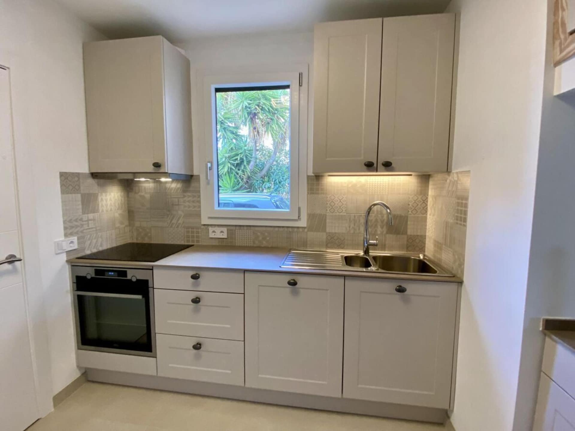 Gerenoveerd vakantiehuis met privézwembad en zeezicht in Porto Petro - foto 14