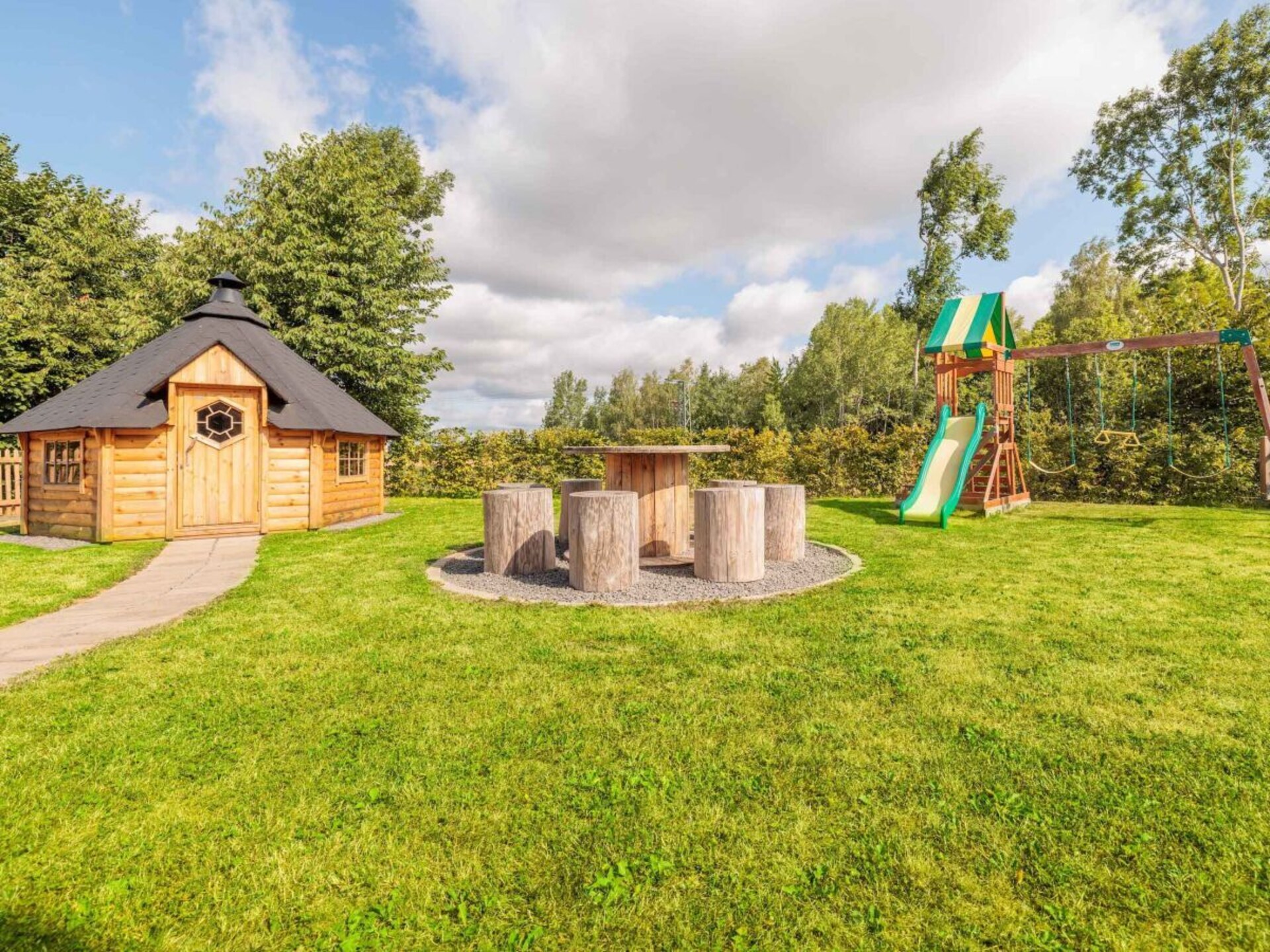 Ruim blokhut in de Eifel met barbecuehut, tuin en rolstoelvriendelijk - foto 3