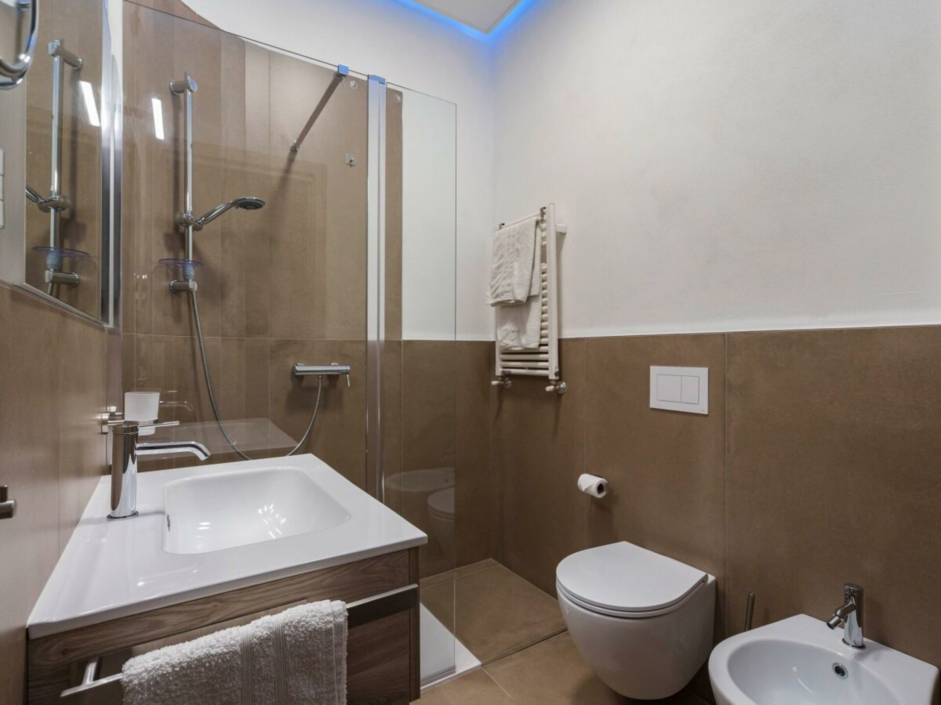 Gerenoveerd appartement aan het Gardameer in Sirmione met zwembad - foto 10