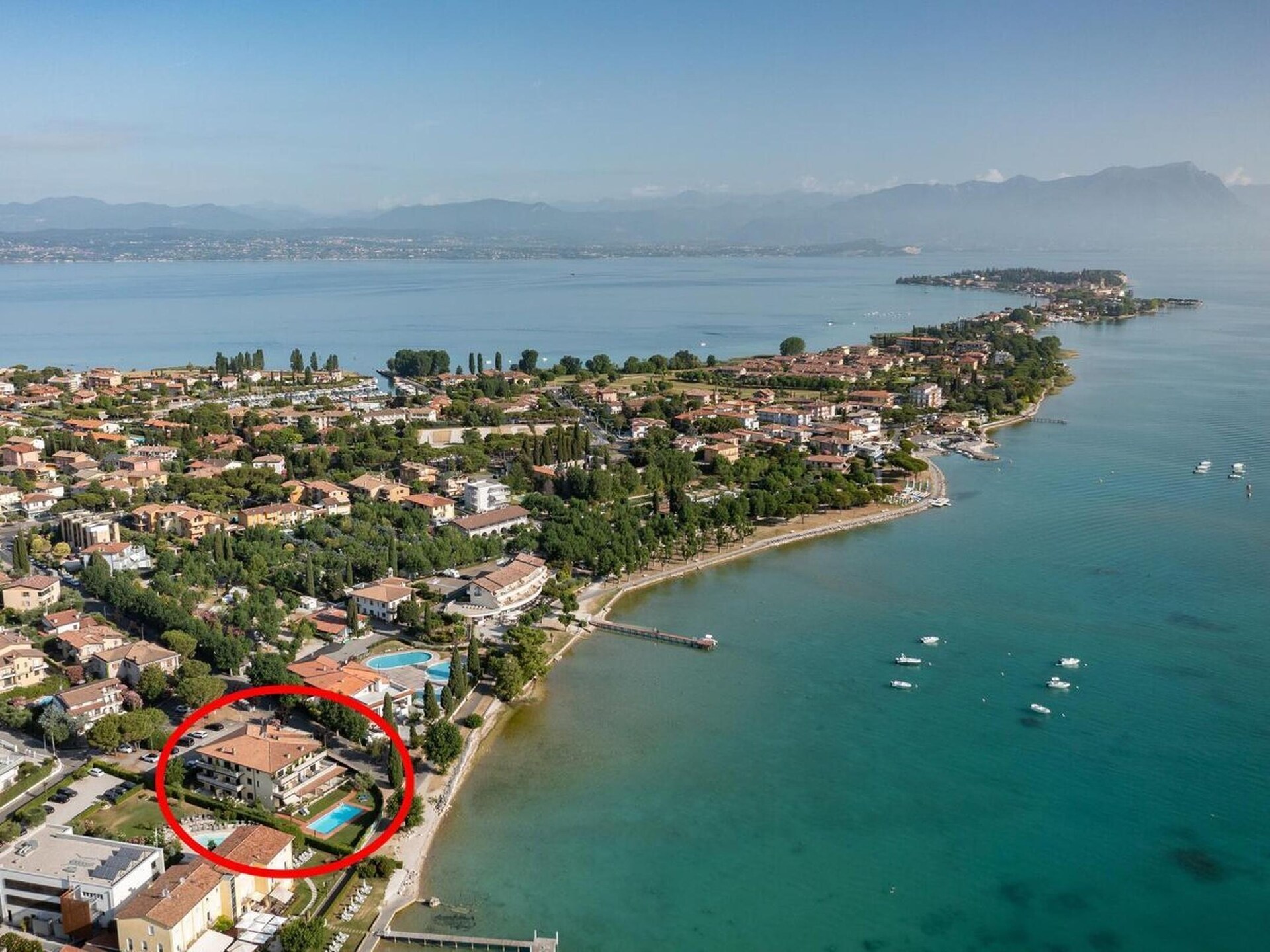 In het centrum van Sirmione: Gerenoveerd vakantiehuis aan het Gardameer - foto 11