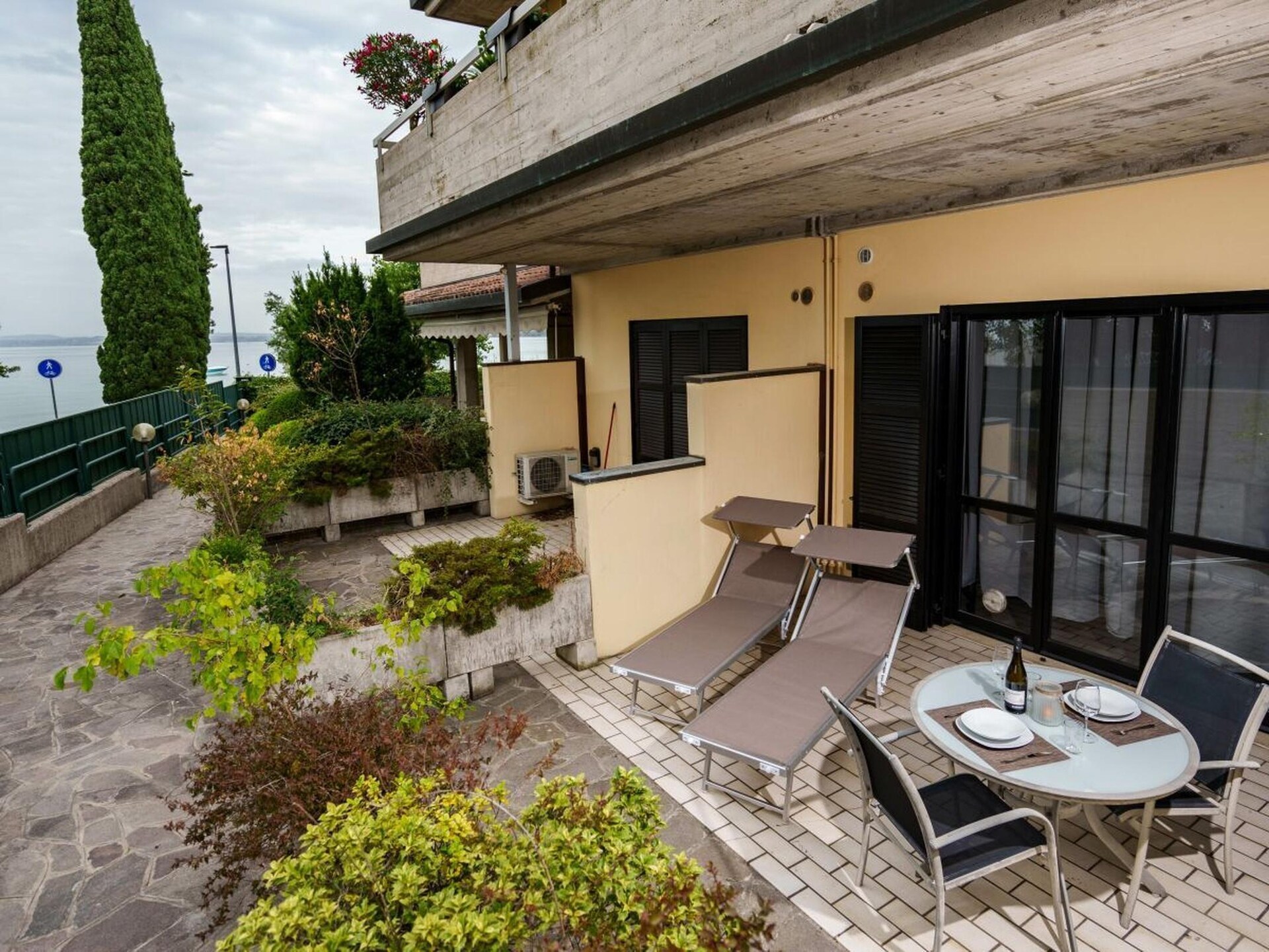 In het centrum van Sirmione: Gerenoveerd vakantiehuis aan het Gardameer - foto 5