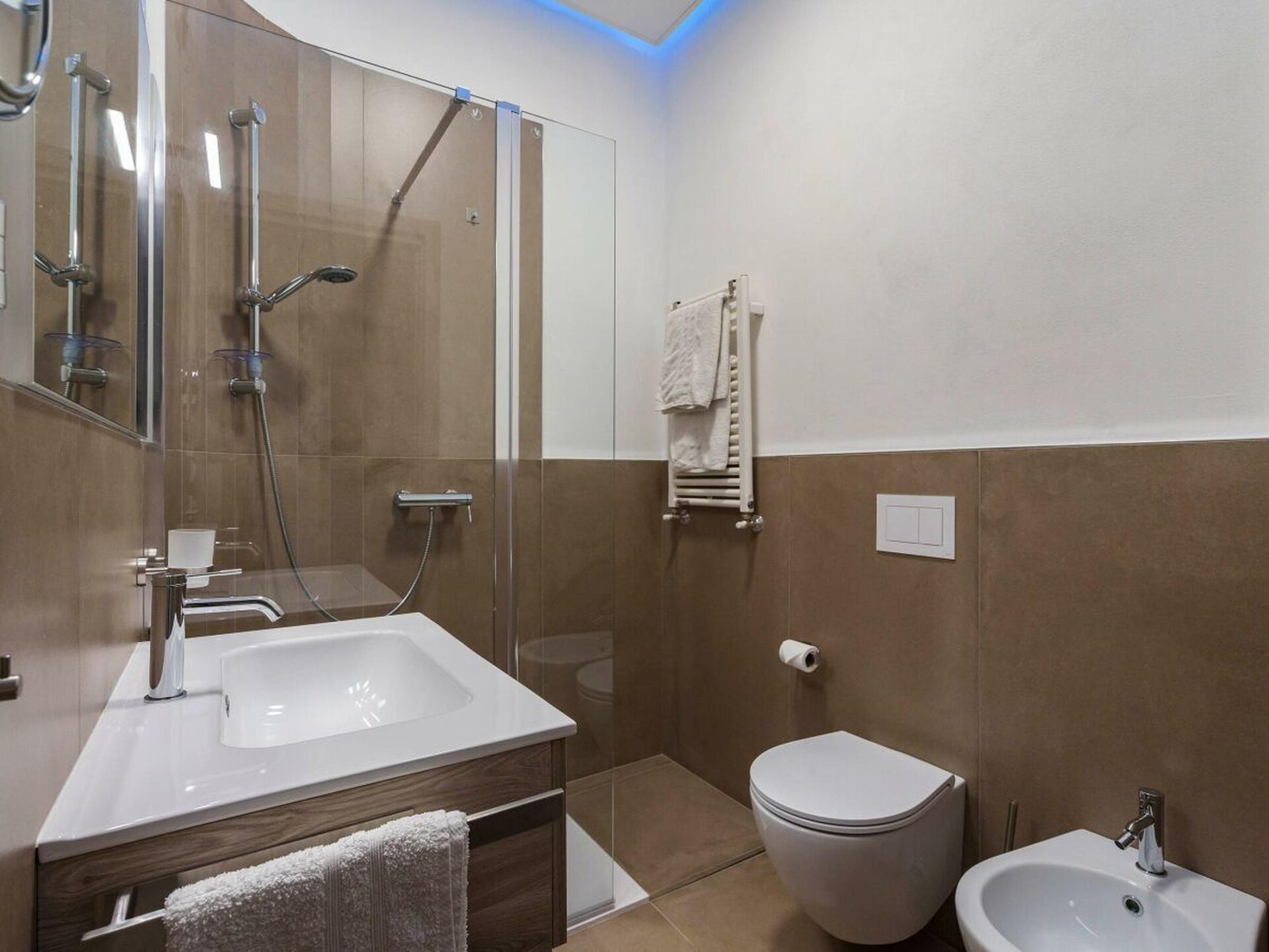 In het centrum van Sirmione: Gerenoveerd vakantiehuis aan het Gardameer - foto 9