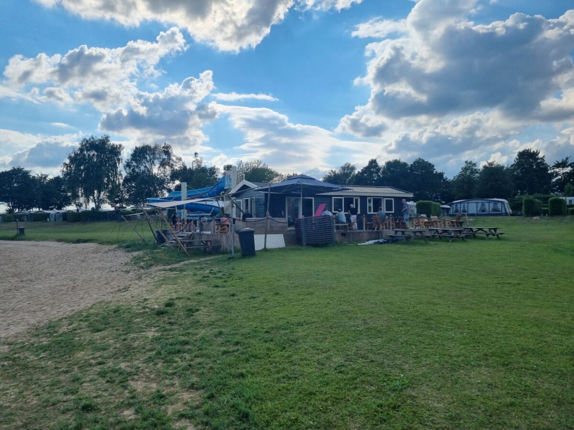 Knus chalet voor 4 personen met zwembad nabij Lathum - foto 13
