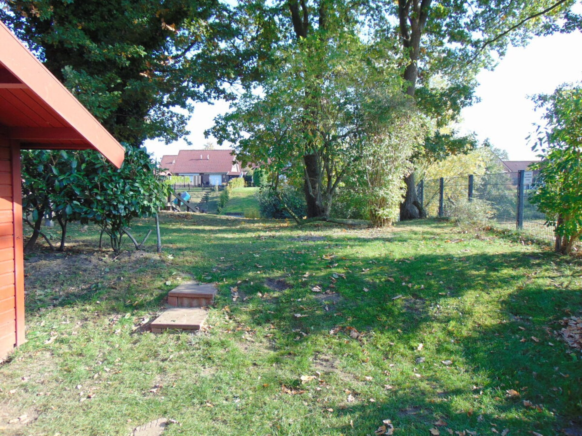 4-persoons vakantiehuis in Großefehn met eigen aanlegsteiger - foto 6