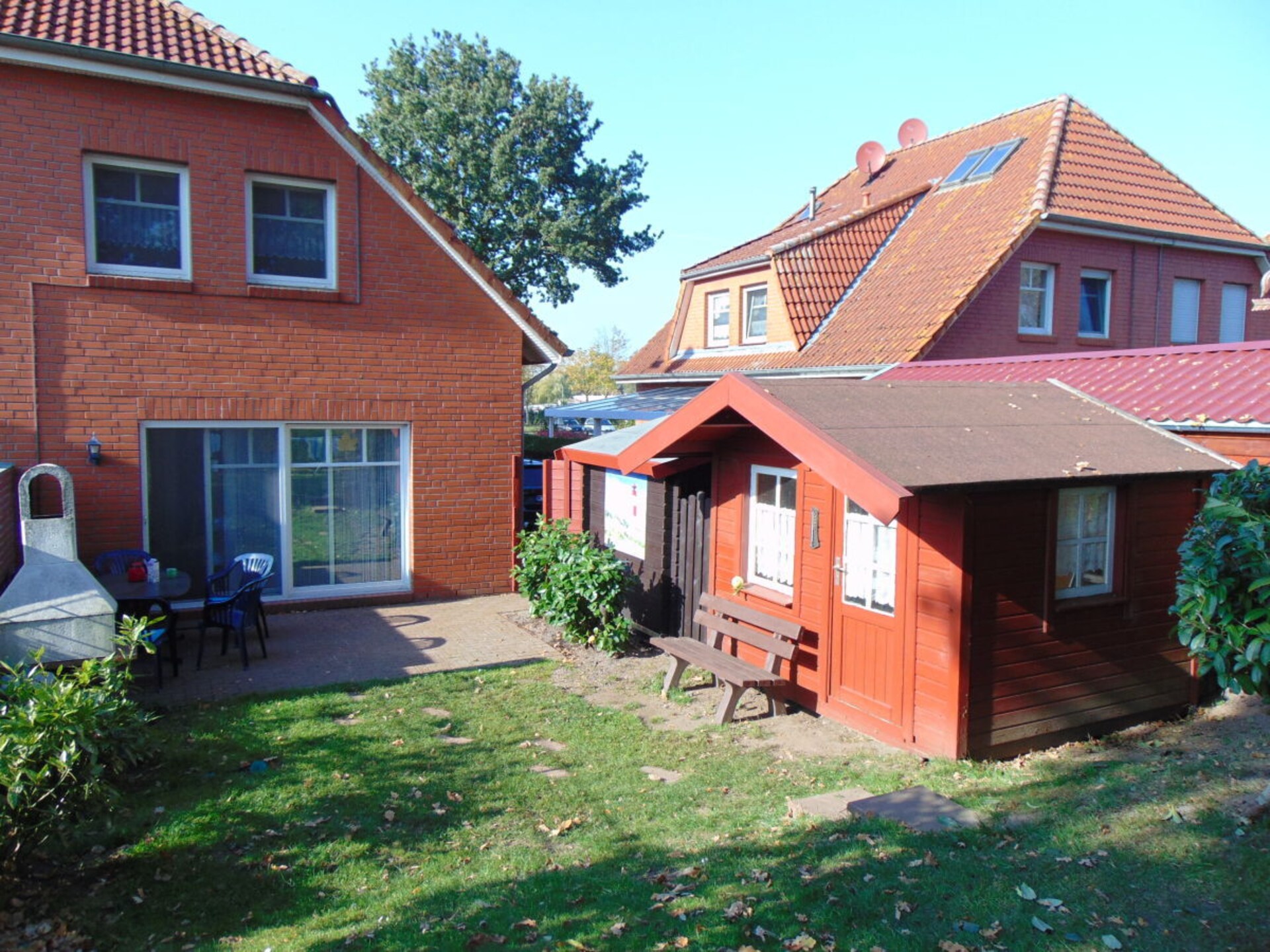 4-persoons vakantiehuis in Großefehn met eigen aanlegsteiger - foto 8