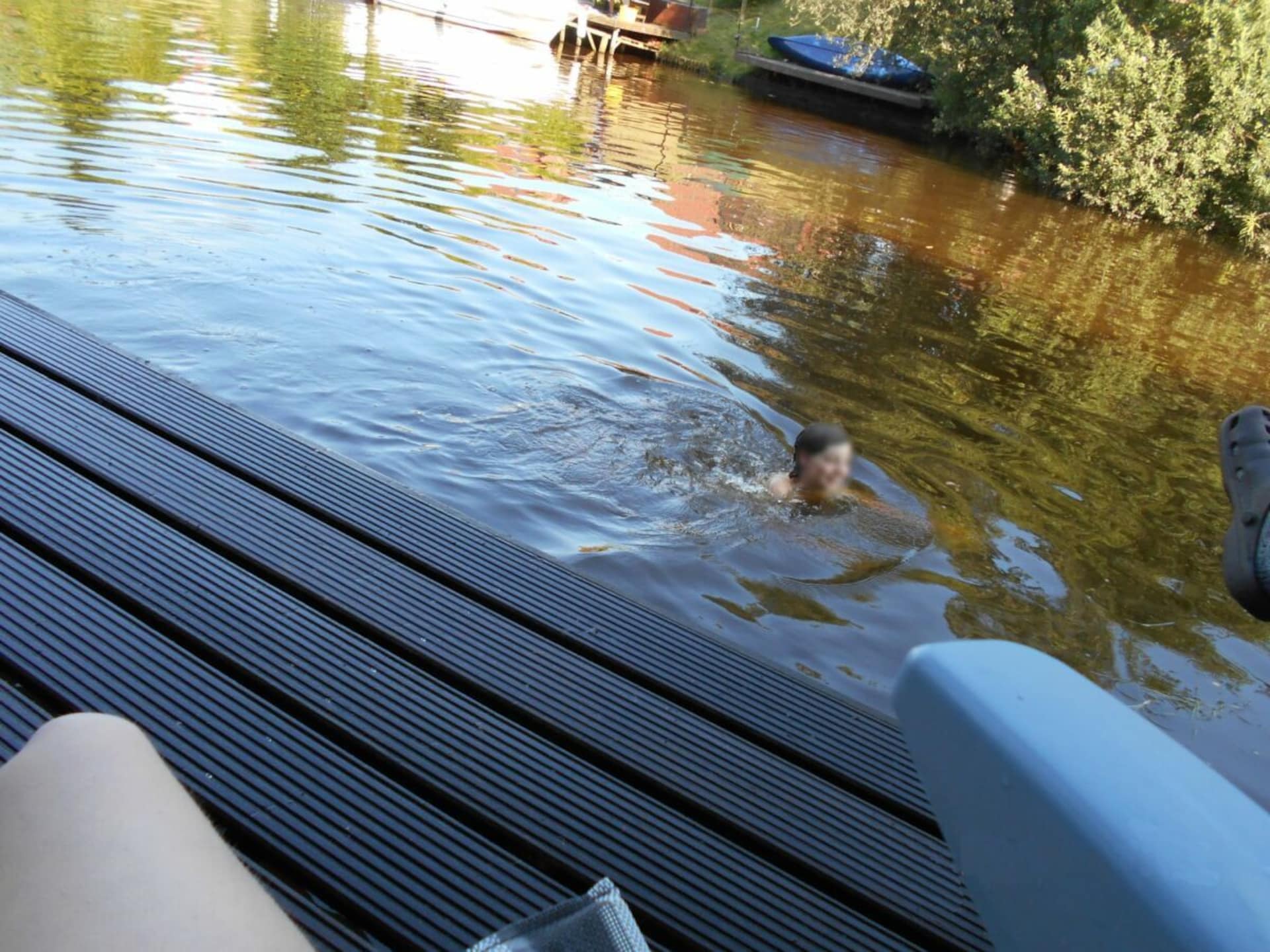 4-persoons vakantiehuis in Großefehn met eigen aanlegsteiger - foto 14