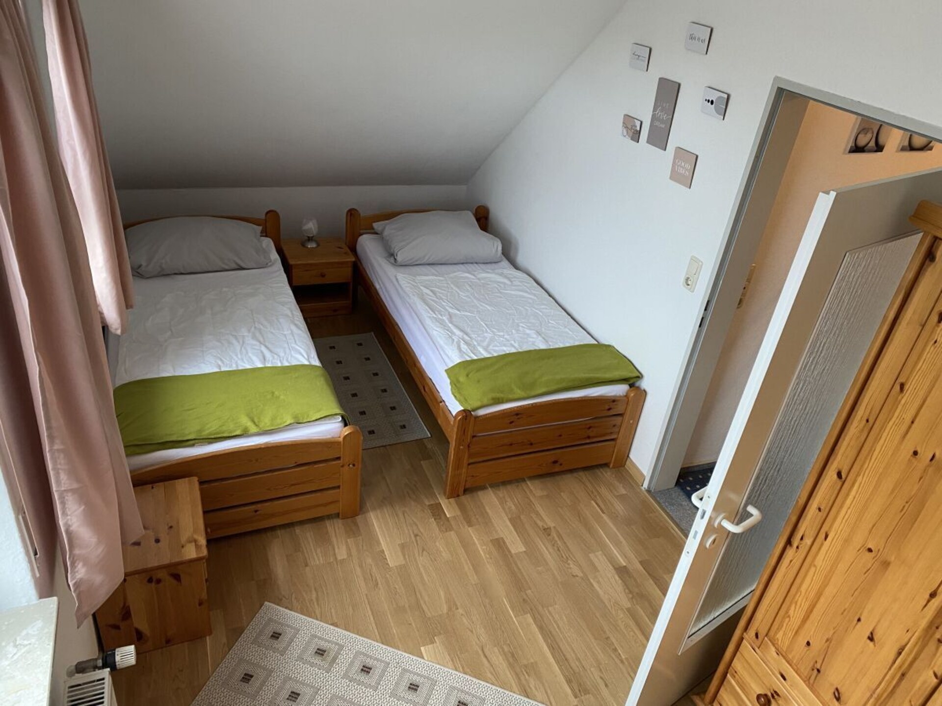 4-persoons vakantiehuis in Großefehn met eigen aanlegsteiger - foto 24