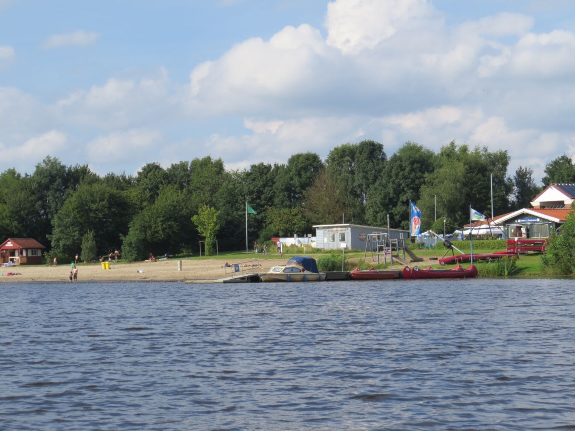 4-persoons vakantiehuis in Großefehn met eigen aanlegsteiger - foto 28