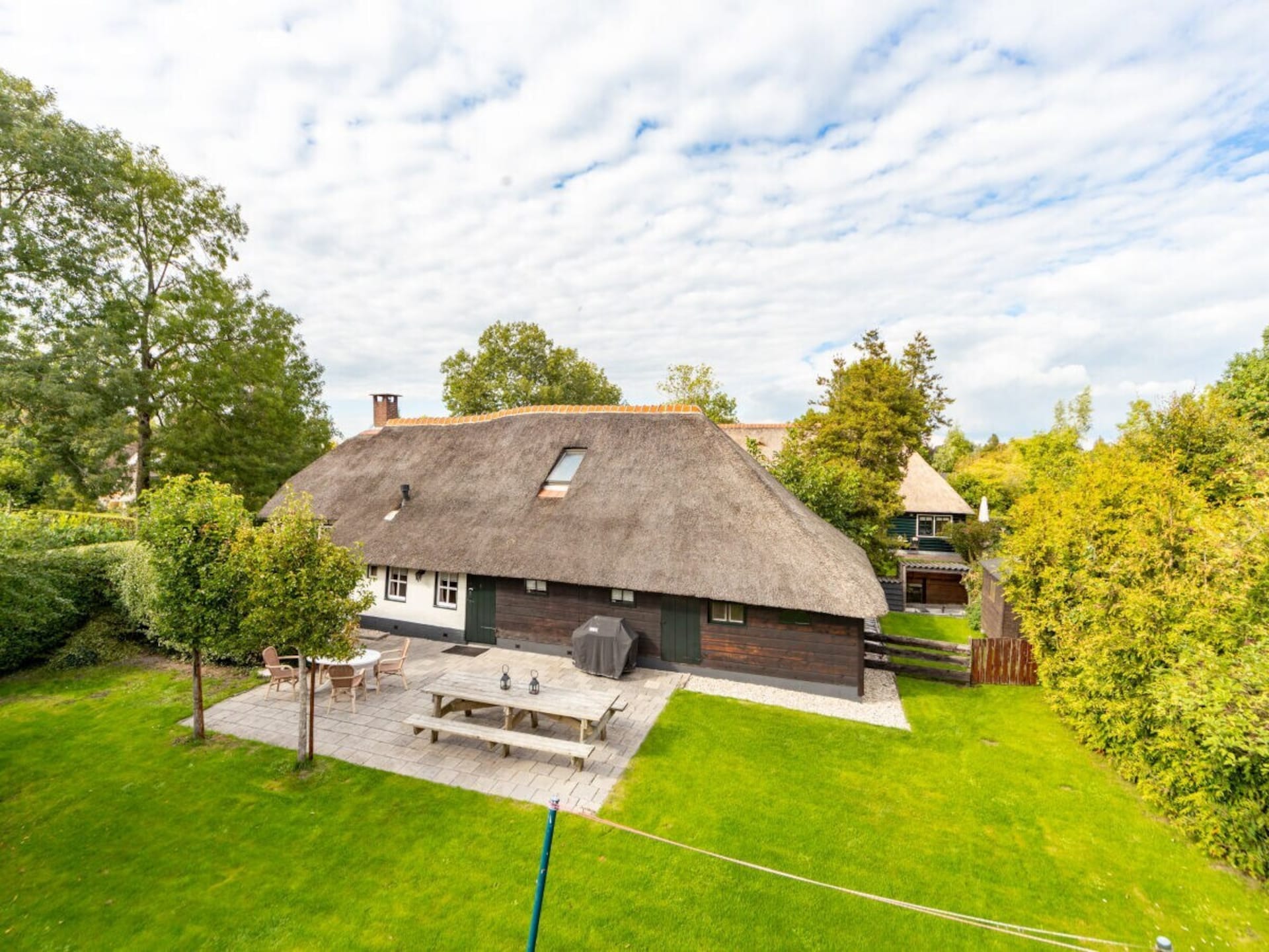 Authentieke boerderij in Giethoorn met eigen punter, boothuis en grote tuin - foto 4