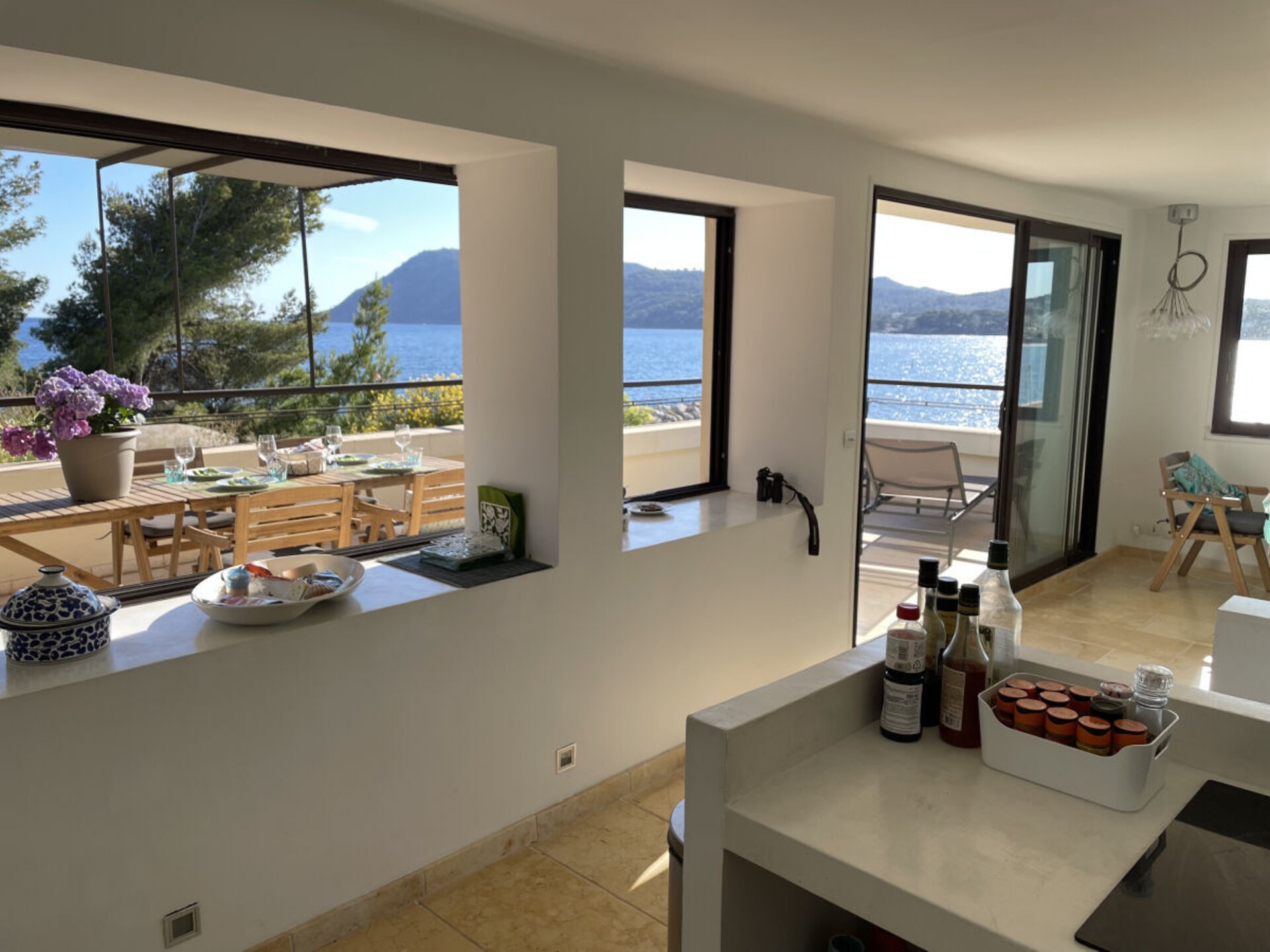 Villa Grand Bleu: Ruim 10-persoons huis met uitzicht op de baai, 100m van centrum - foto 10