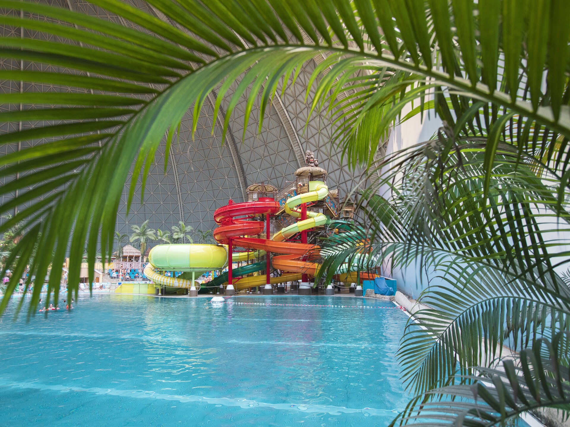 Knusse stacaravan tussen de dennen vlakbij Tropical Islands - foto 4