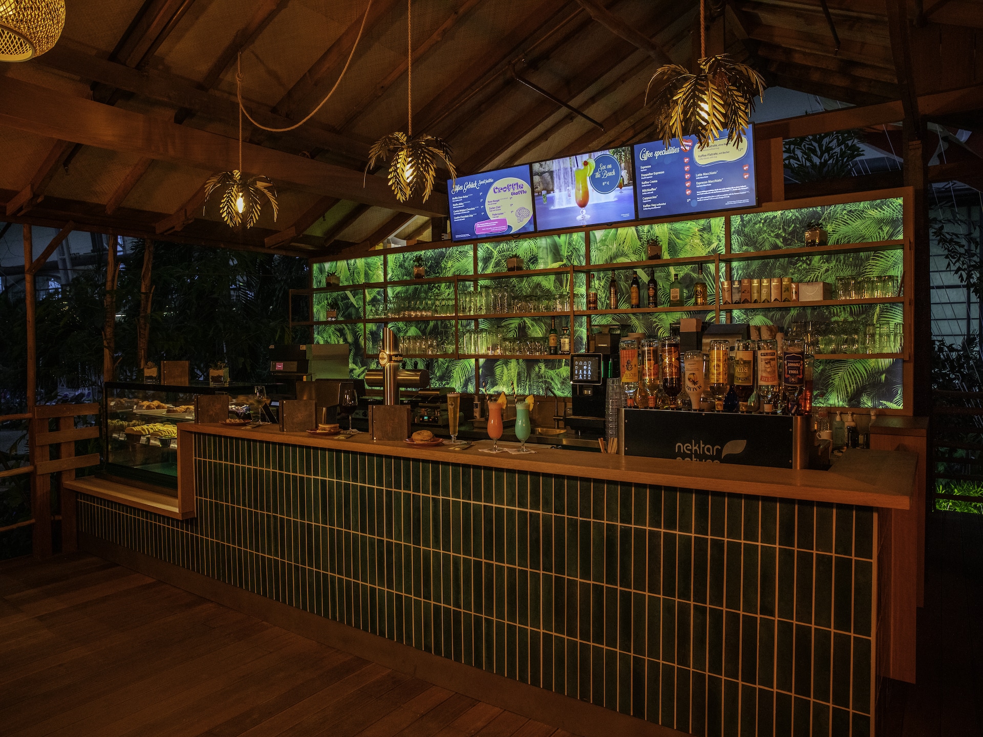 Knusse stacaravan tussen de dennen vlakbij Tropical Islands - foto 16