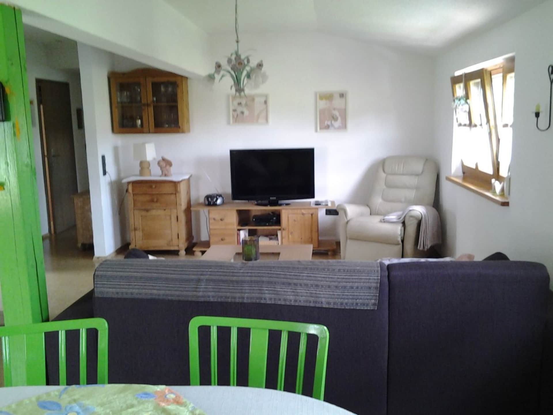 Zonnebloem studio in Hinterschmiding met uitzicht, zwembad en houtkachel - foto 8