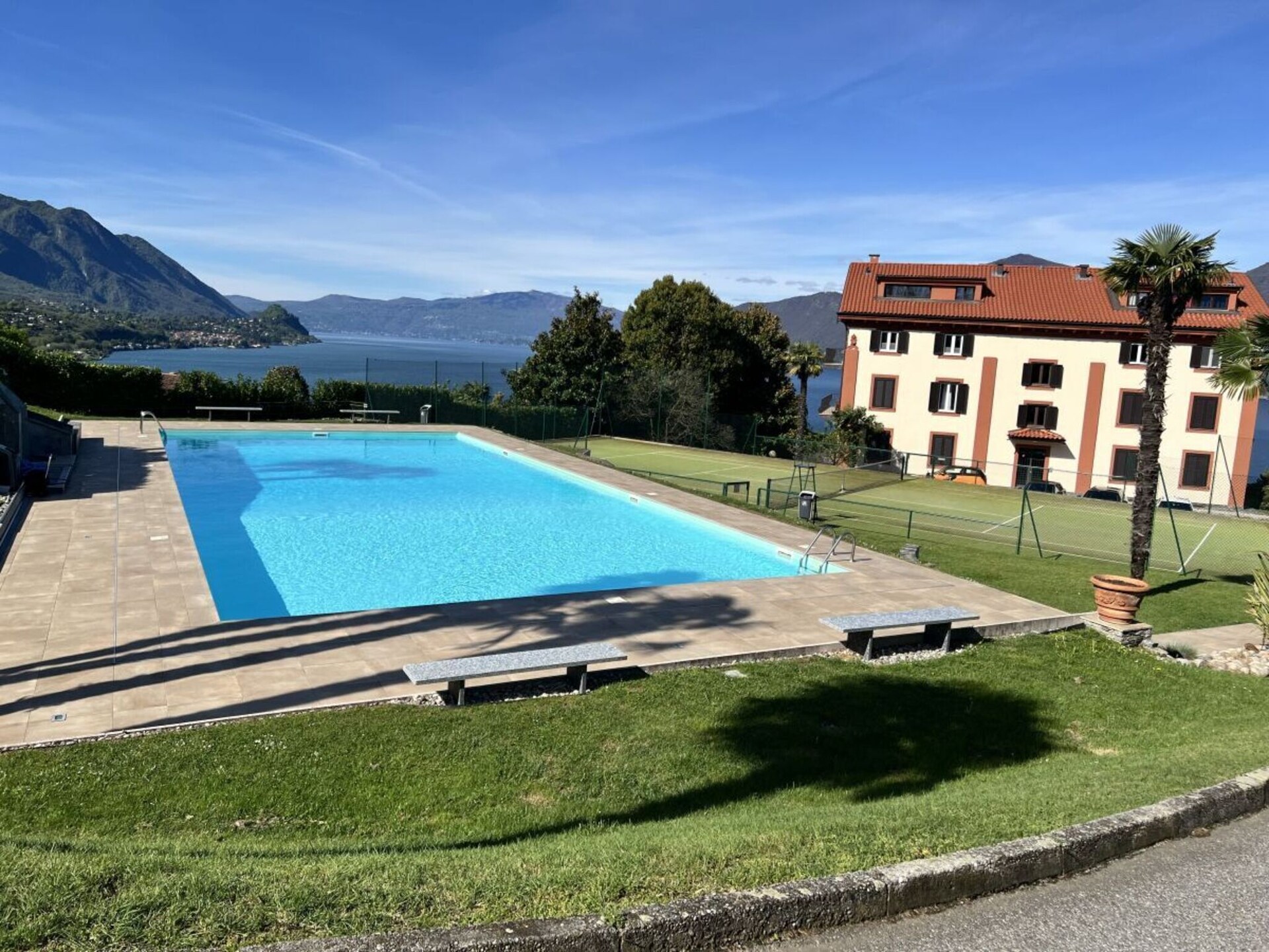 Stijlvol vakantiehuis met uitzicht op Lago Maggiore in Brezzo di Bedero - foto 2